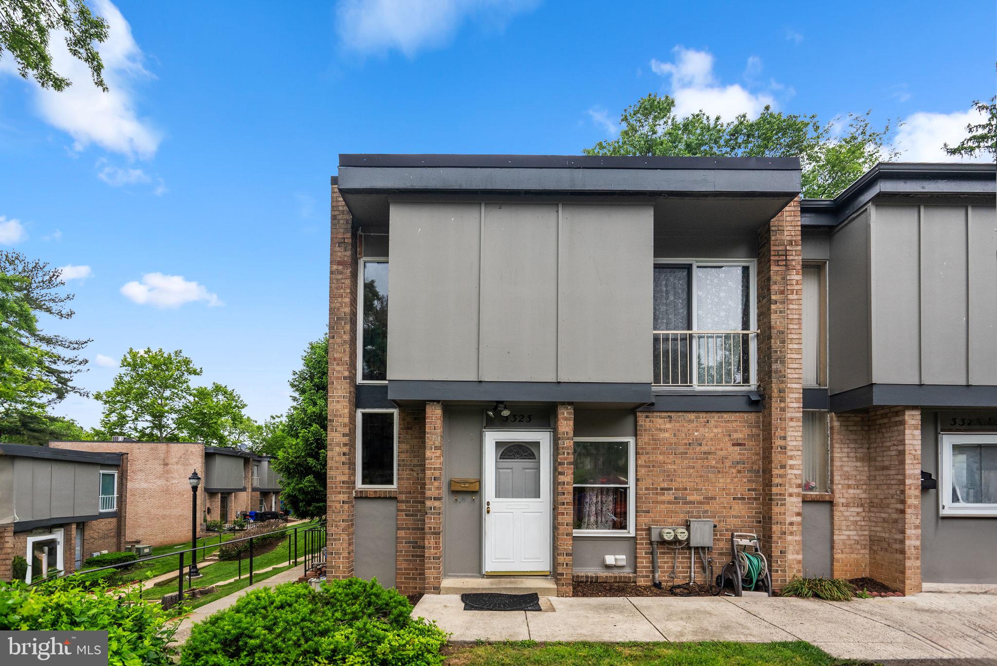 3323 Claridge