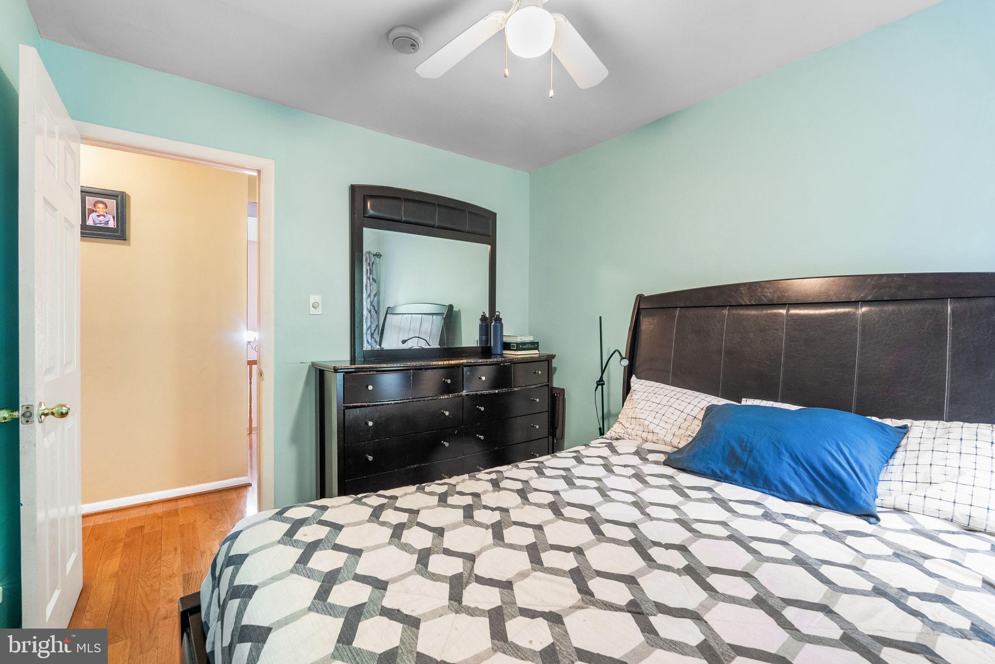 3323 Claridge