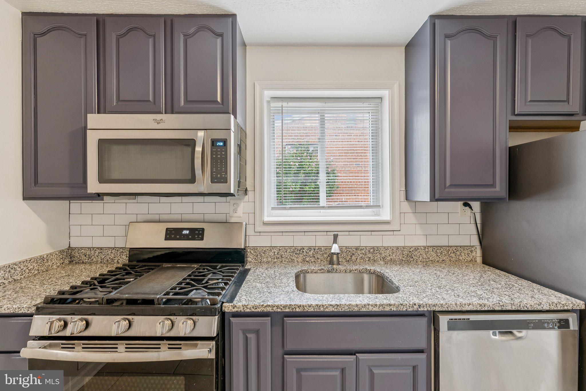 2711 HENDERSON AVENUE