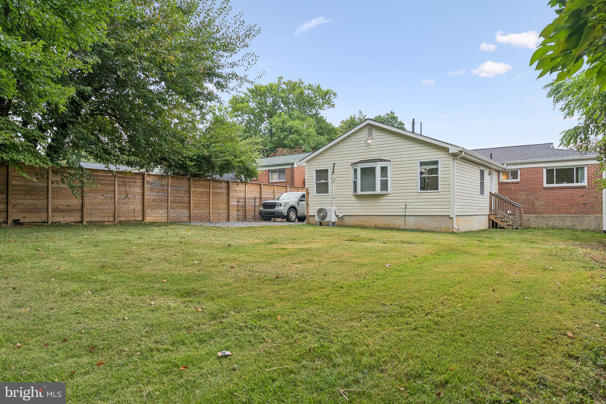 2711 HENDERSON AVENUE