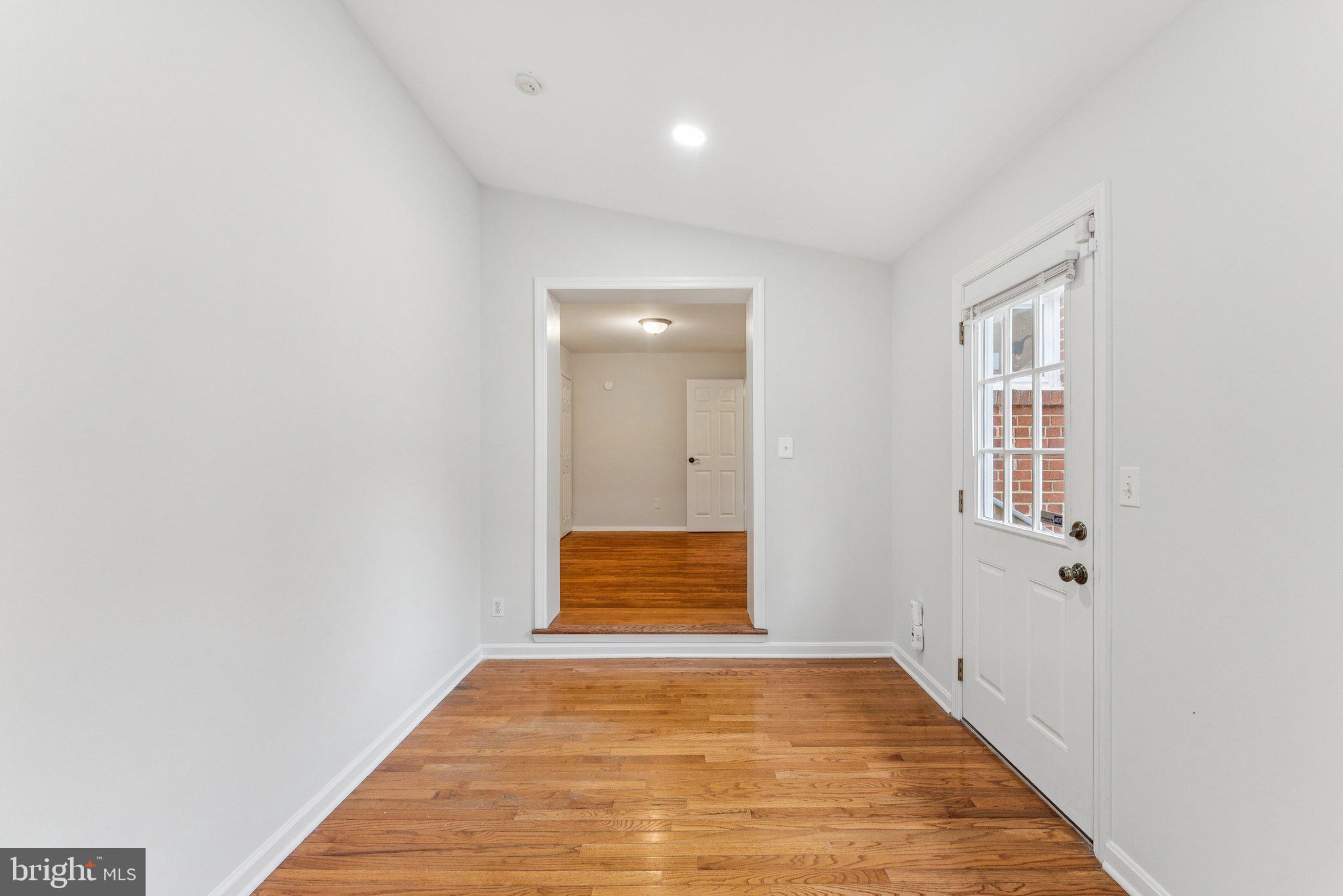 2711 HENDERSON AVENUE