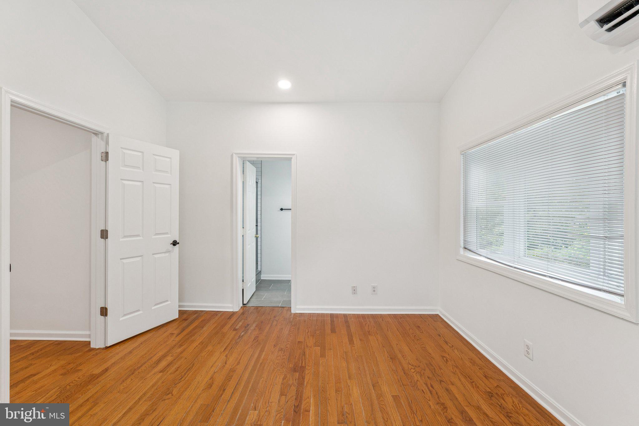 2711 HENDERSON AVENUE