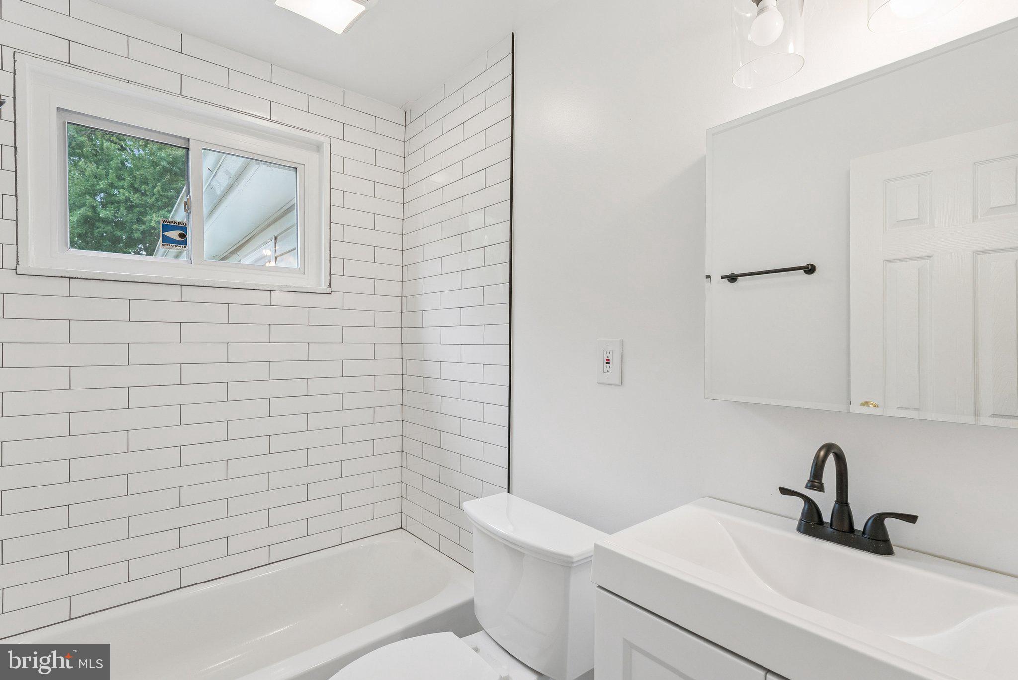 2711 HENDERSON AVENUE