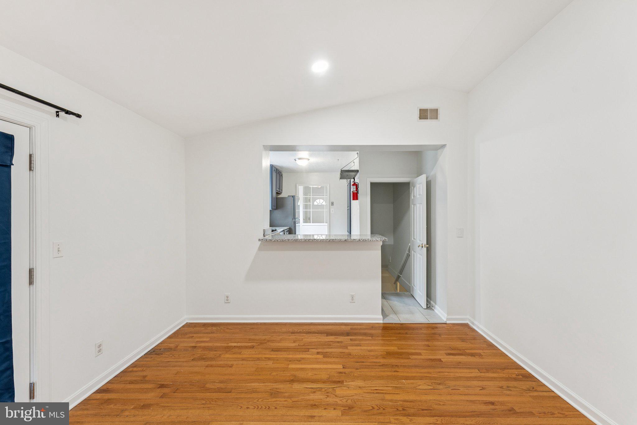 2711 HENDERSON AVENUE