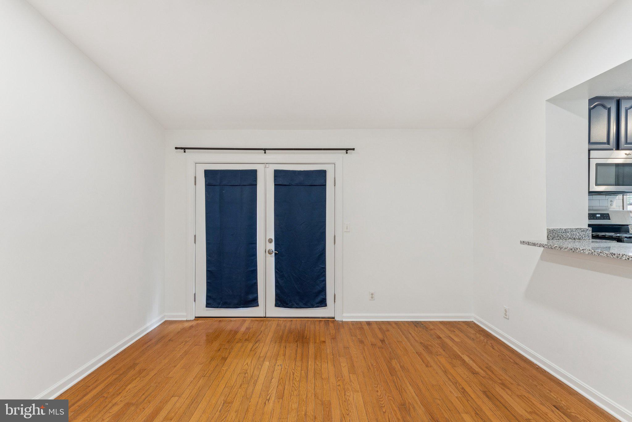 2711 HENDERSON AVENUE