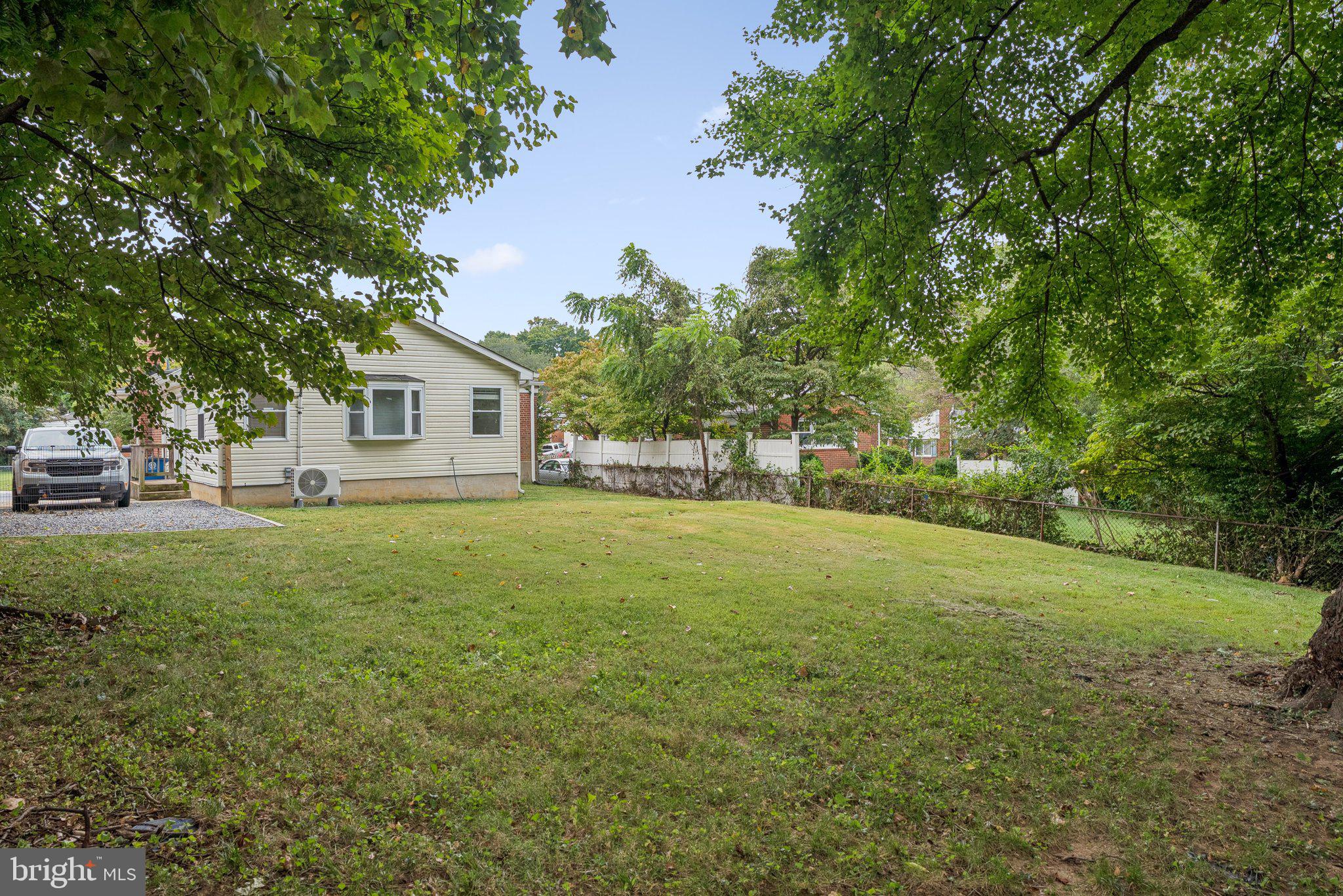 2711 HENDERSON AVENUE