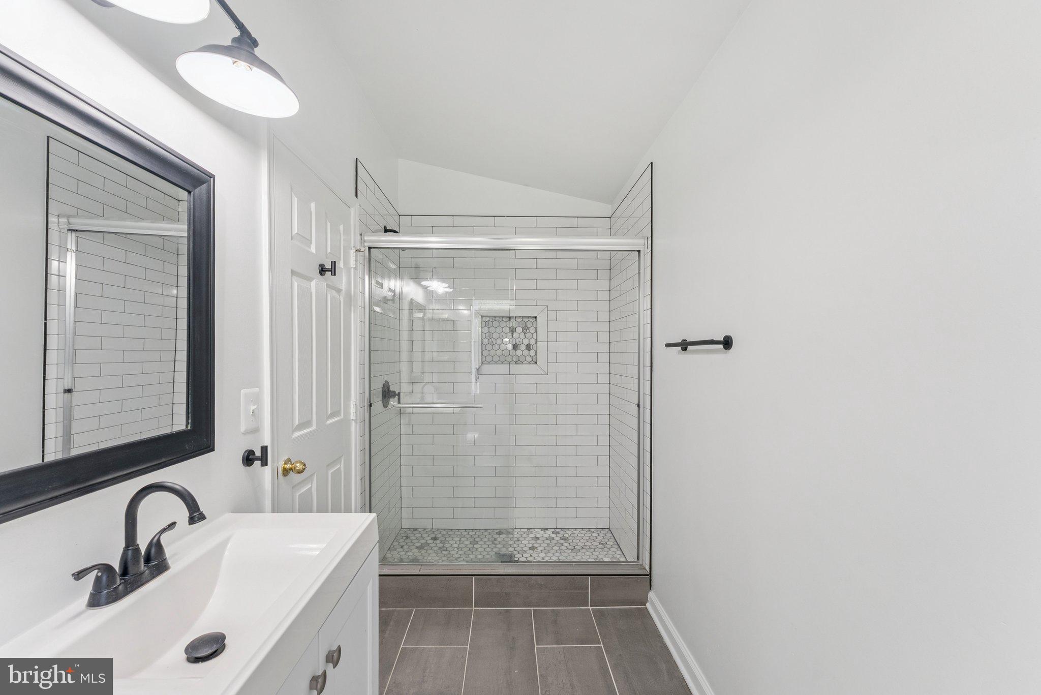 2711 HENDERSON AVENUE