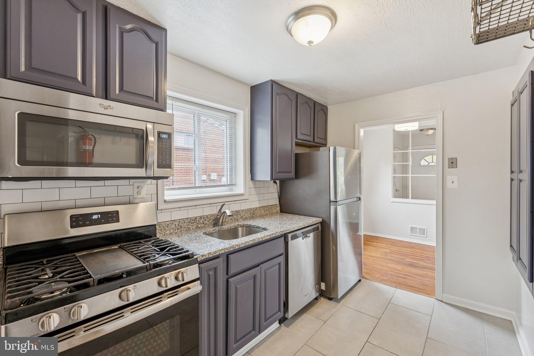 2711 HENDERSON AVENUE