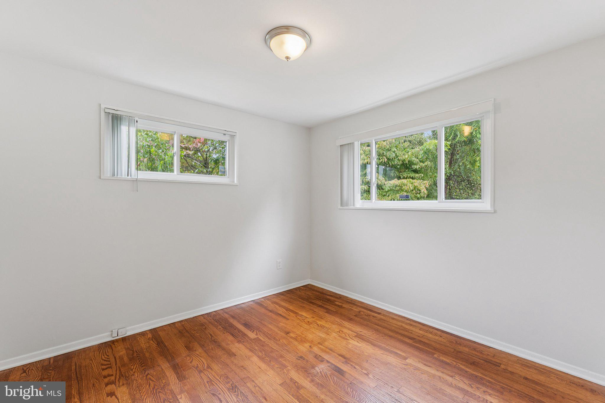 2711 HENDERSON AVENUE