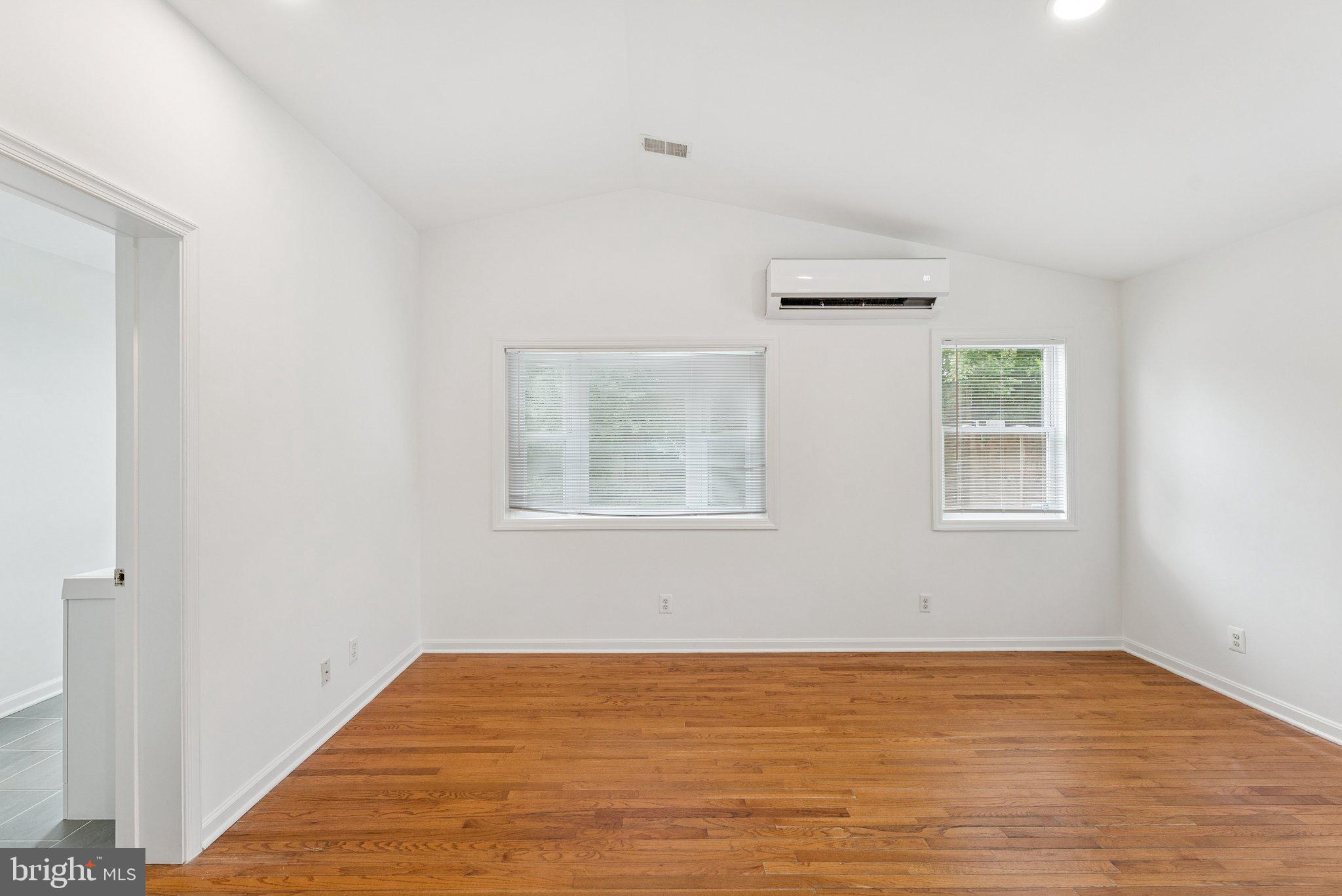 2711 HENDERSON AVENUE