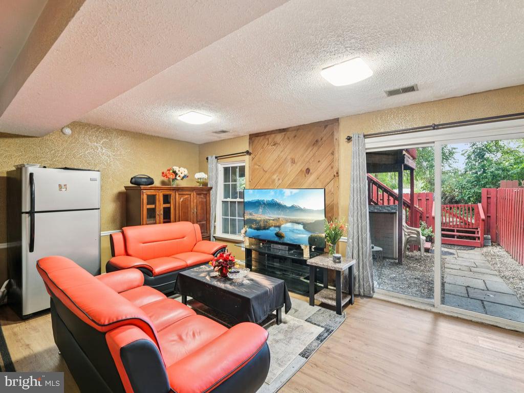 1927 AMBERSTONE COURT 4