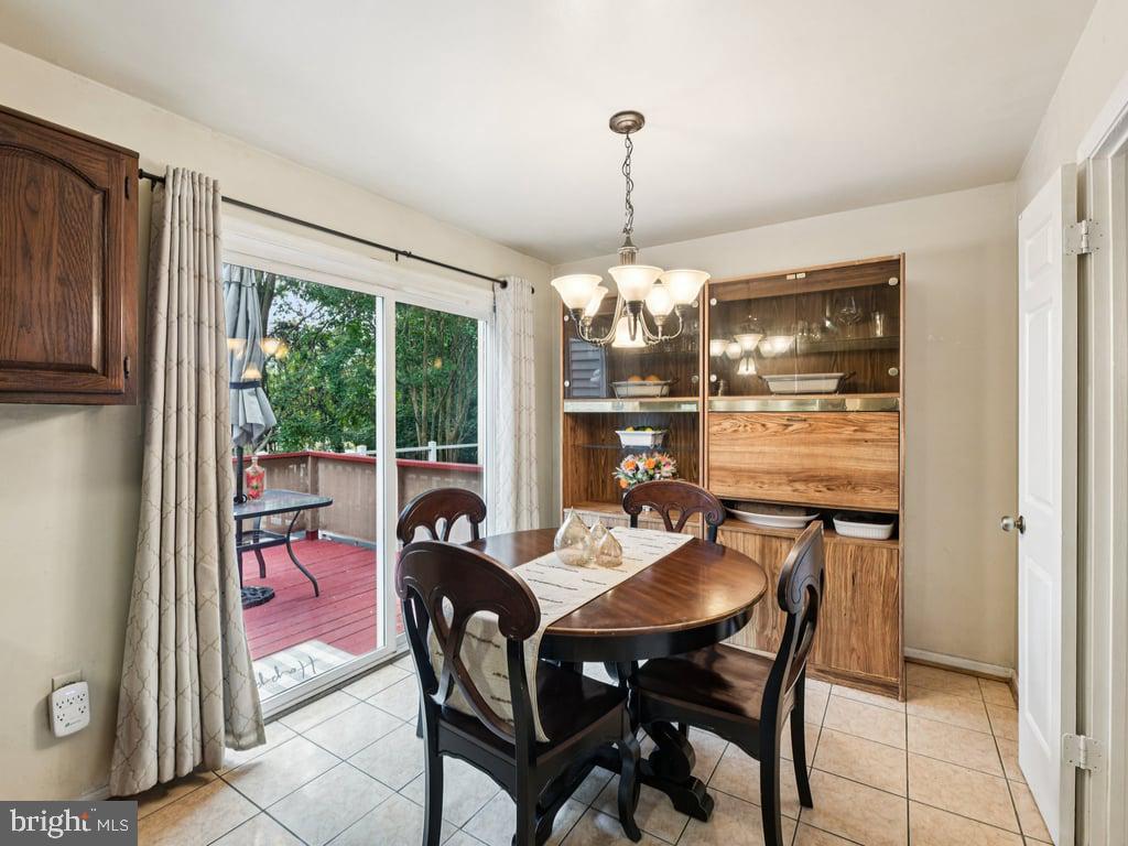 1927 AMBERSTONE COURT 4