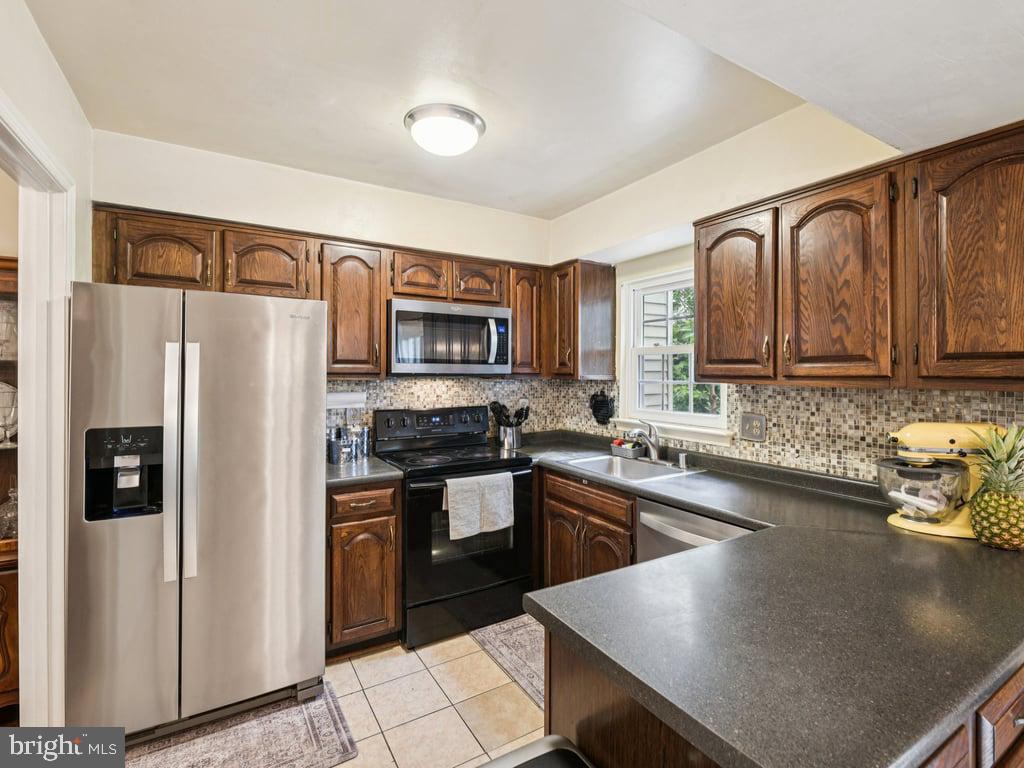 1927 AMBERSTONE COURT 4