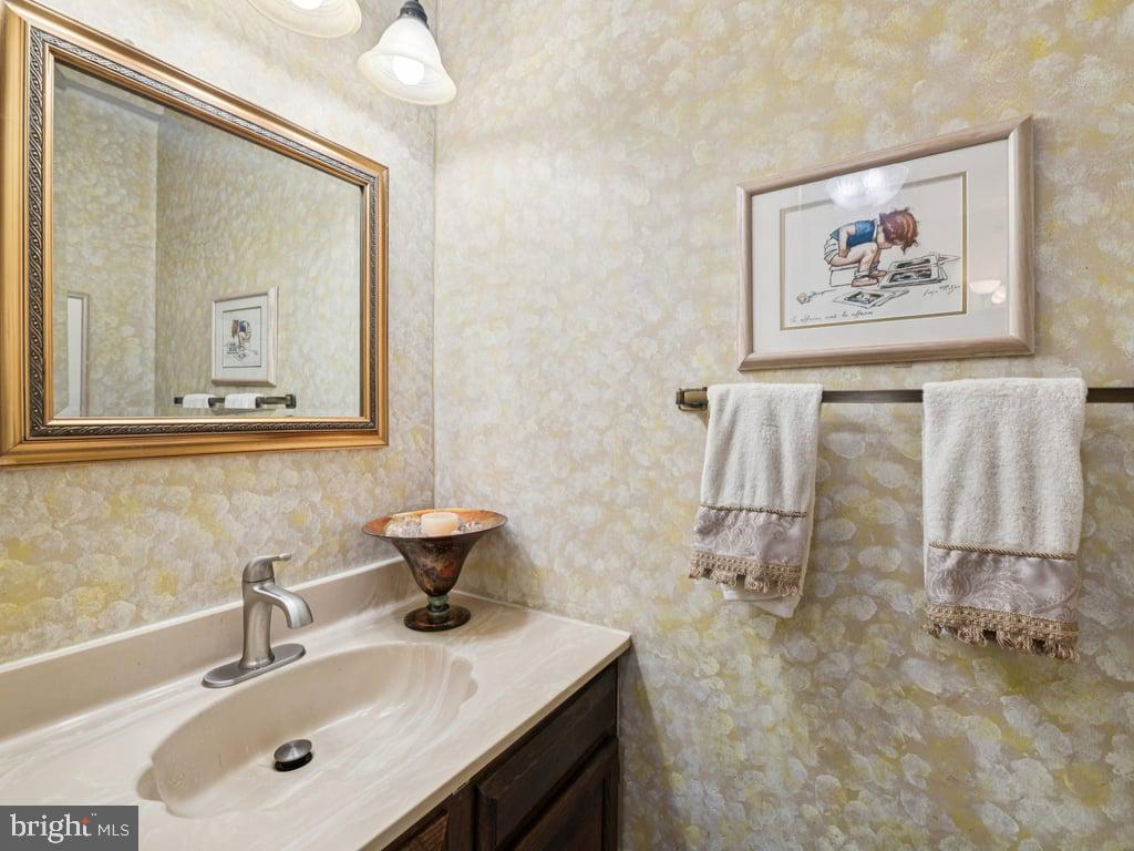 1927 AMBERSTONE COURT 4