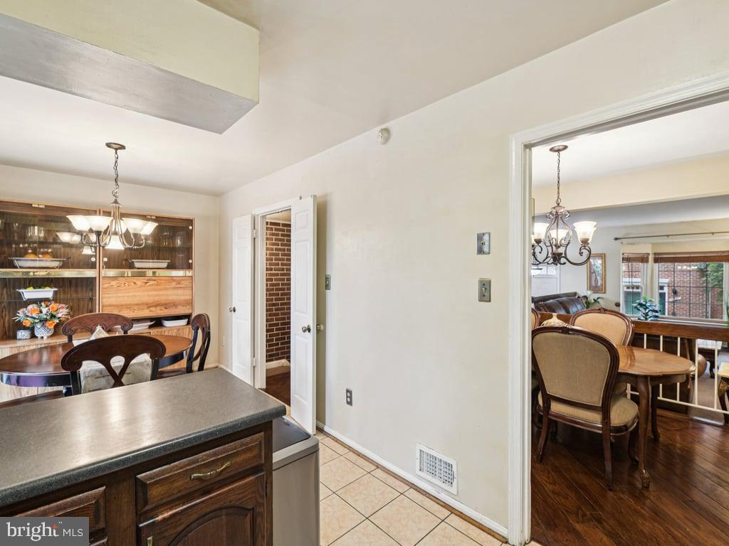 1927 AMBERSTONE COURT 4