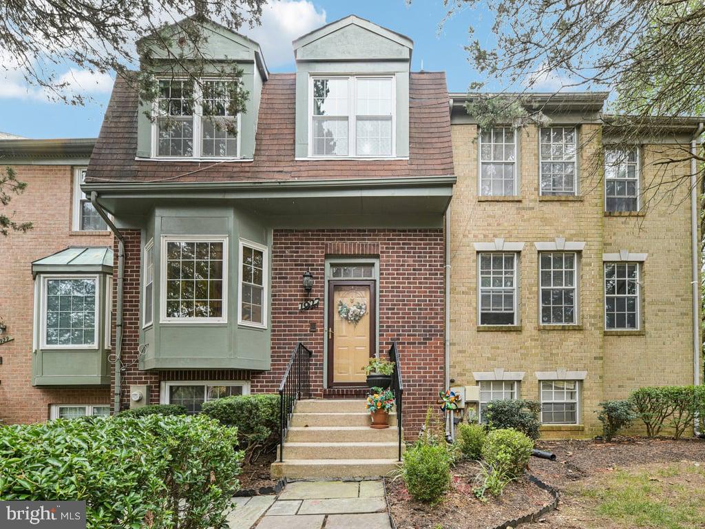 1927 AMBERSTONE COURT 4