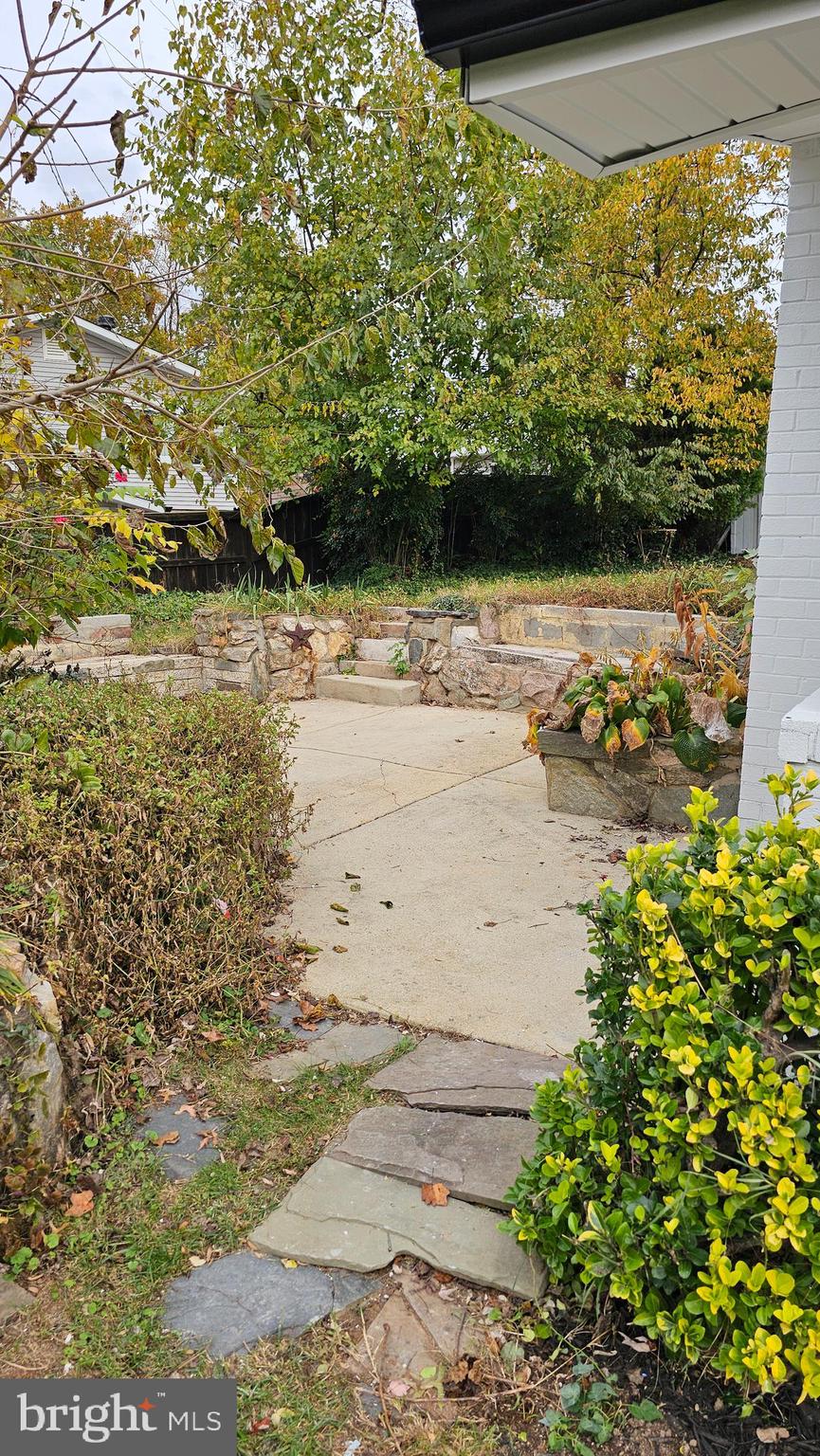 1407 NORTHCREST DRIVE