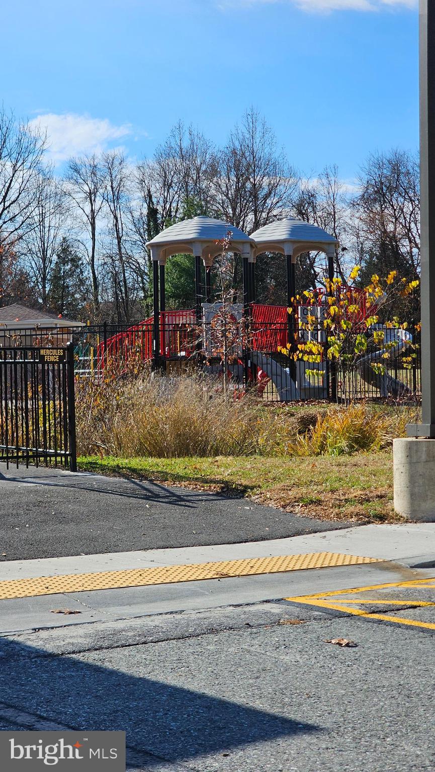 1407 NORTHCREST DRIVE