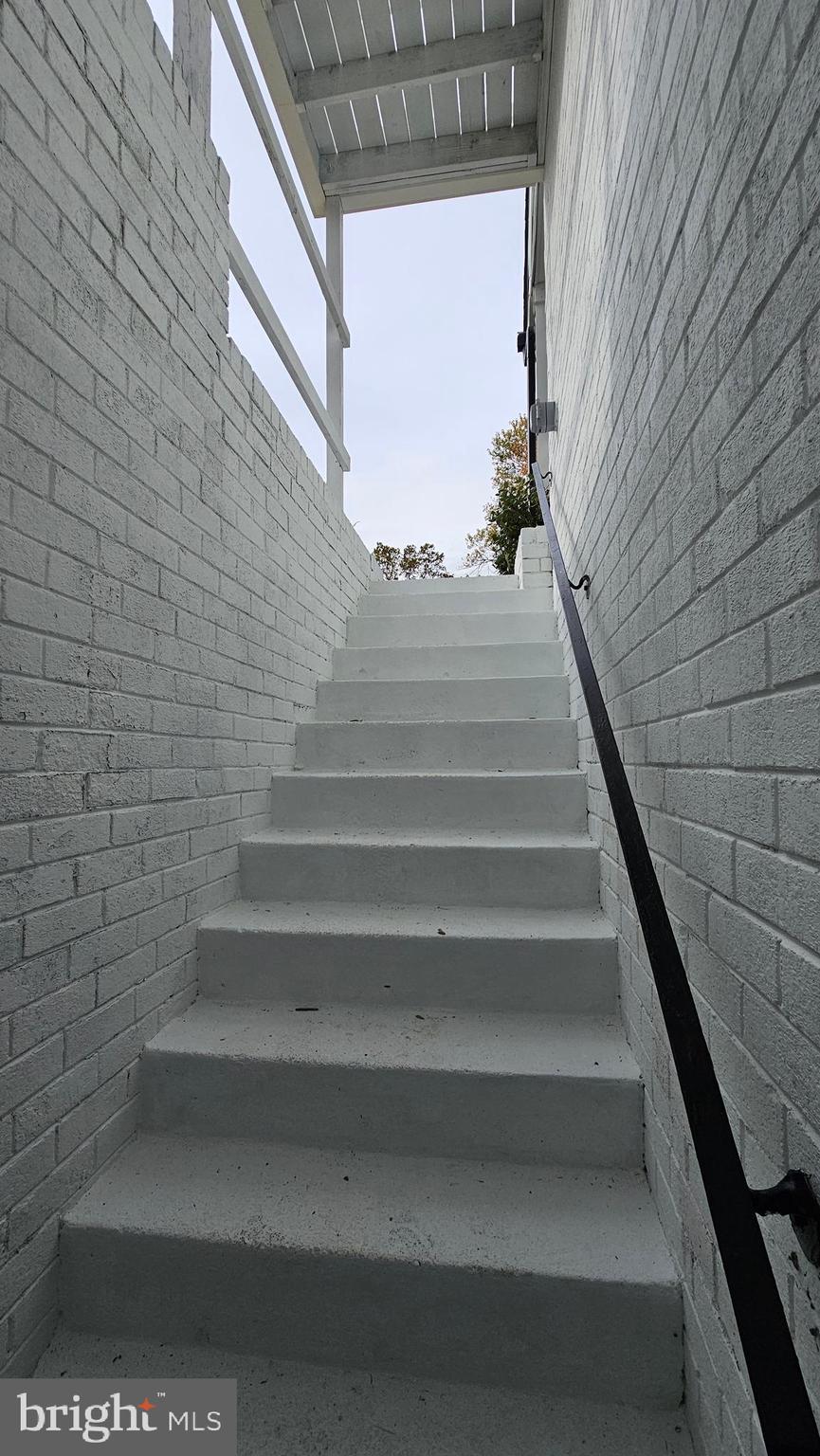 1407 NORTHCREST DRIVE