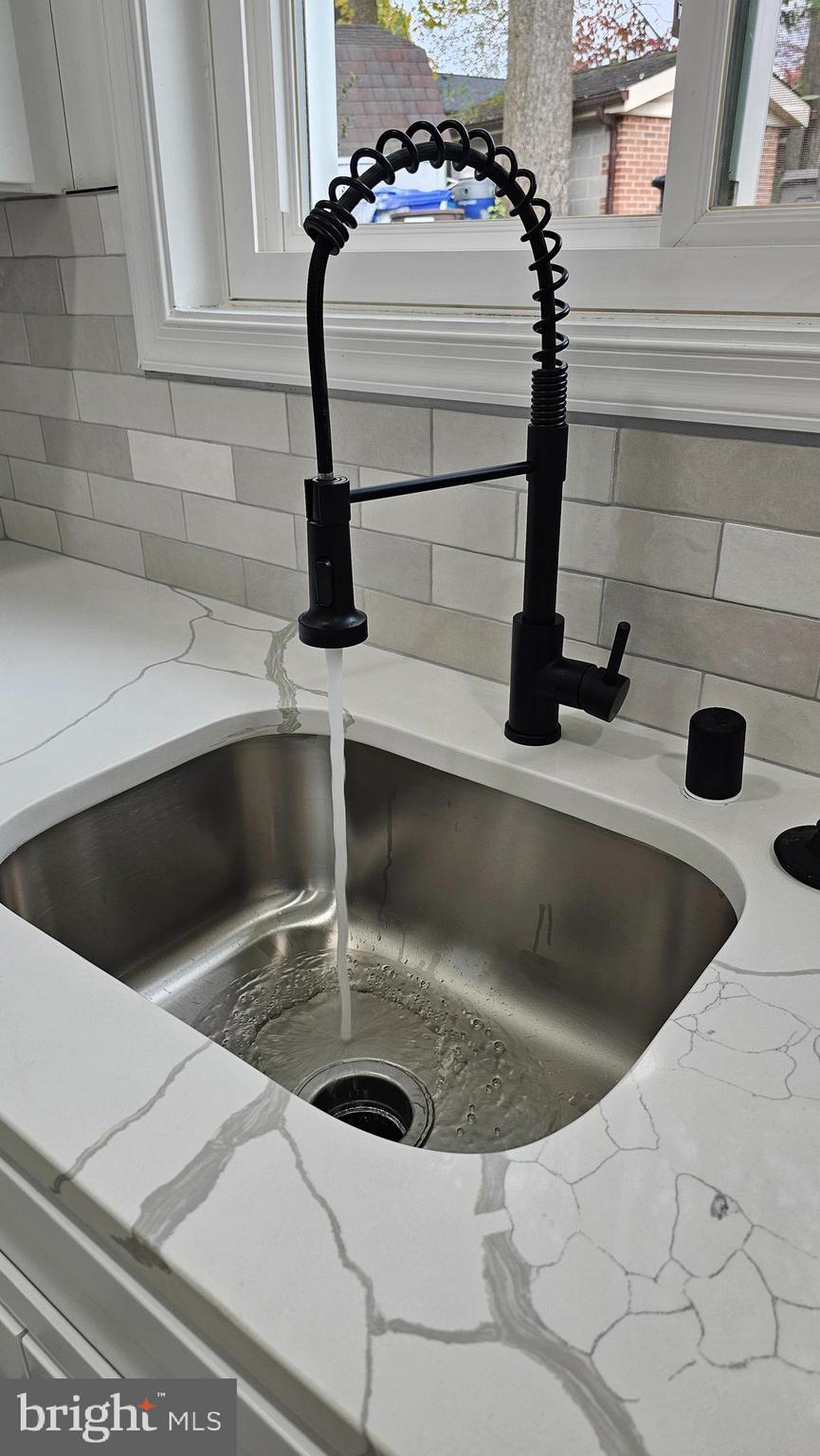 1407 NORTHCREST DRIVE