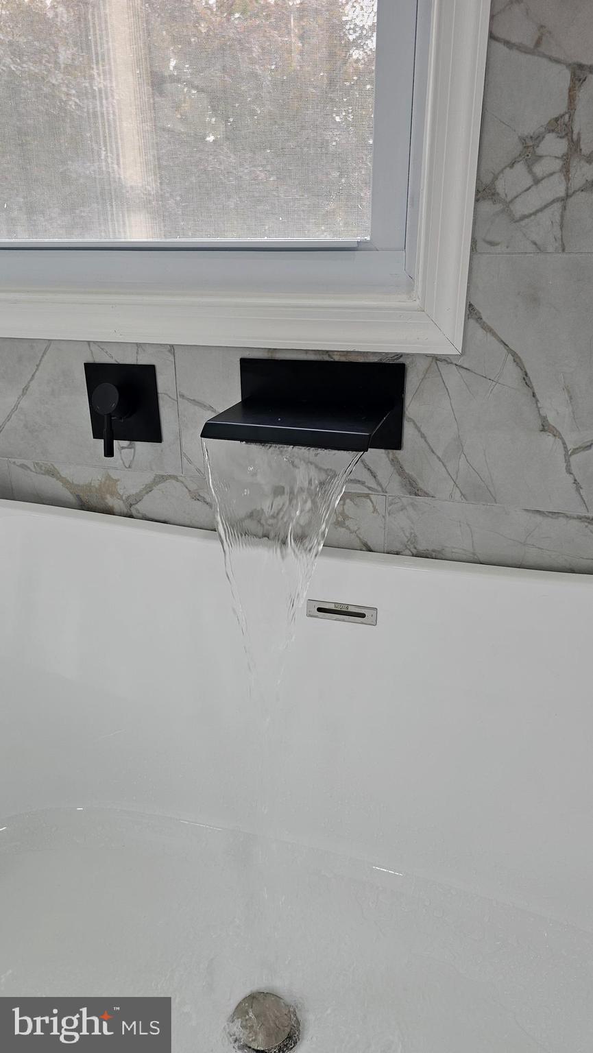 1407 NORTHCREST DRIVE