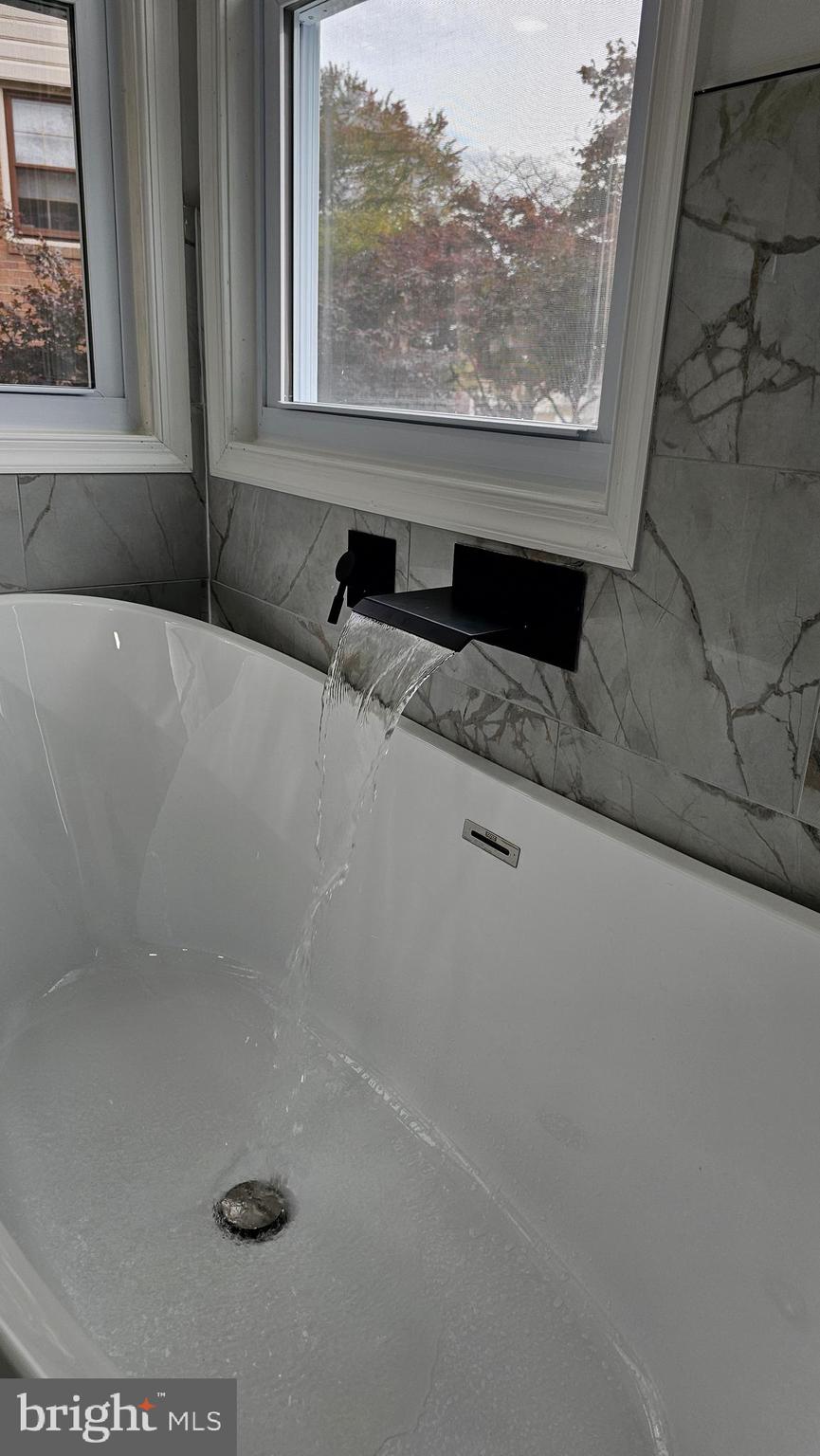 1407 NORTHCREST DRIVE