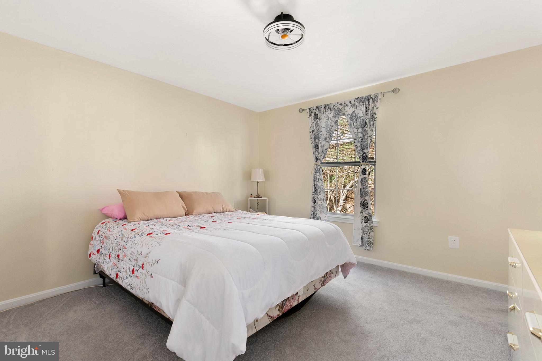 15015 DINSDALE DRIVE