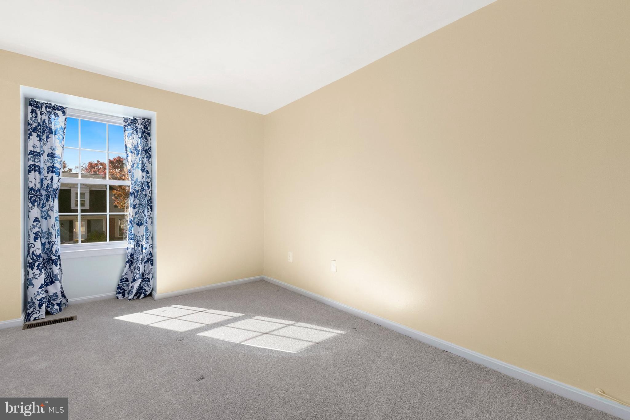 15015 DINSDALE DRIVE