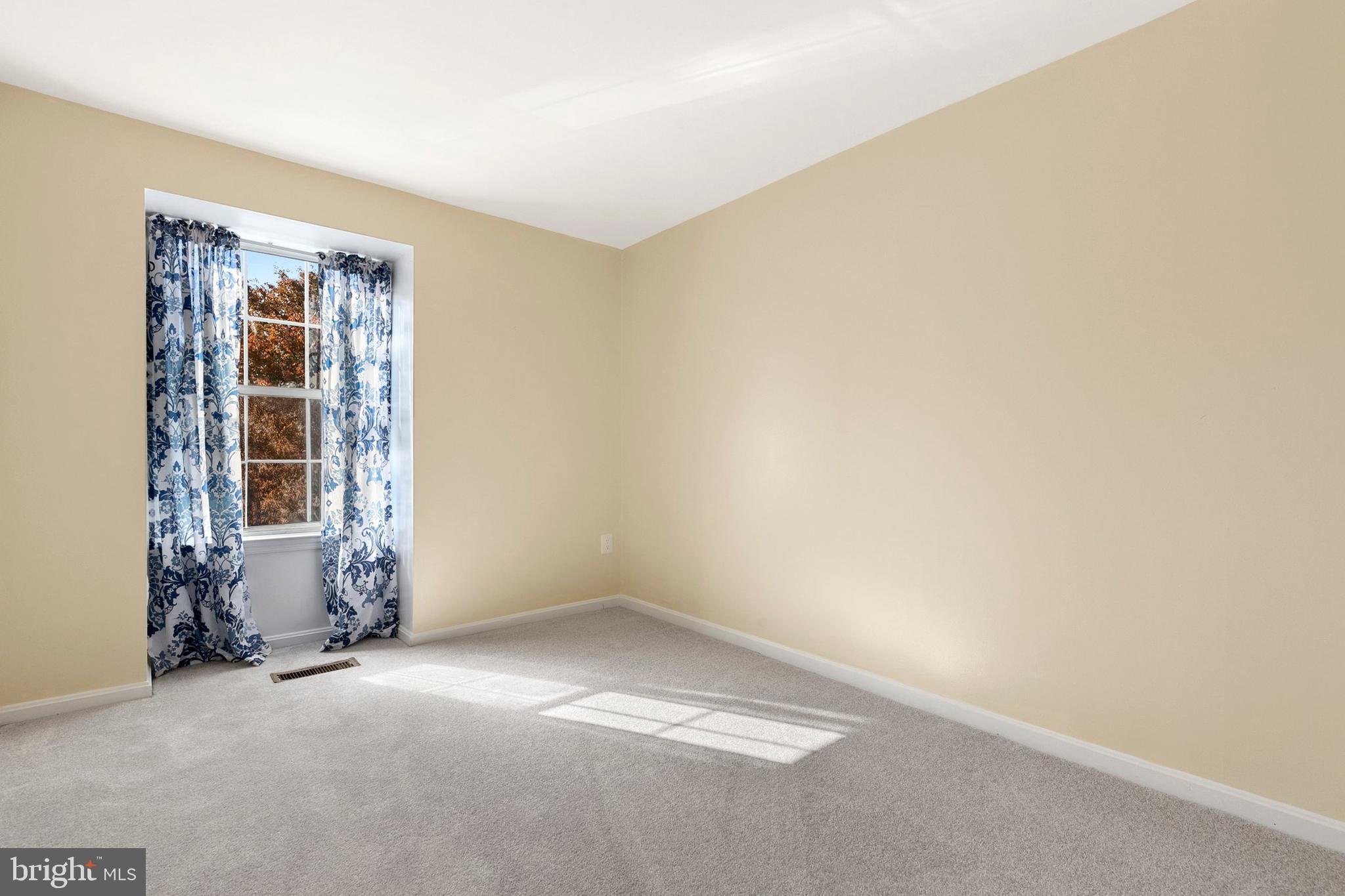 15015 DINSDALE DRIVE