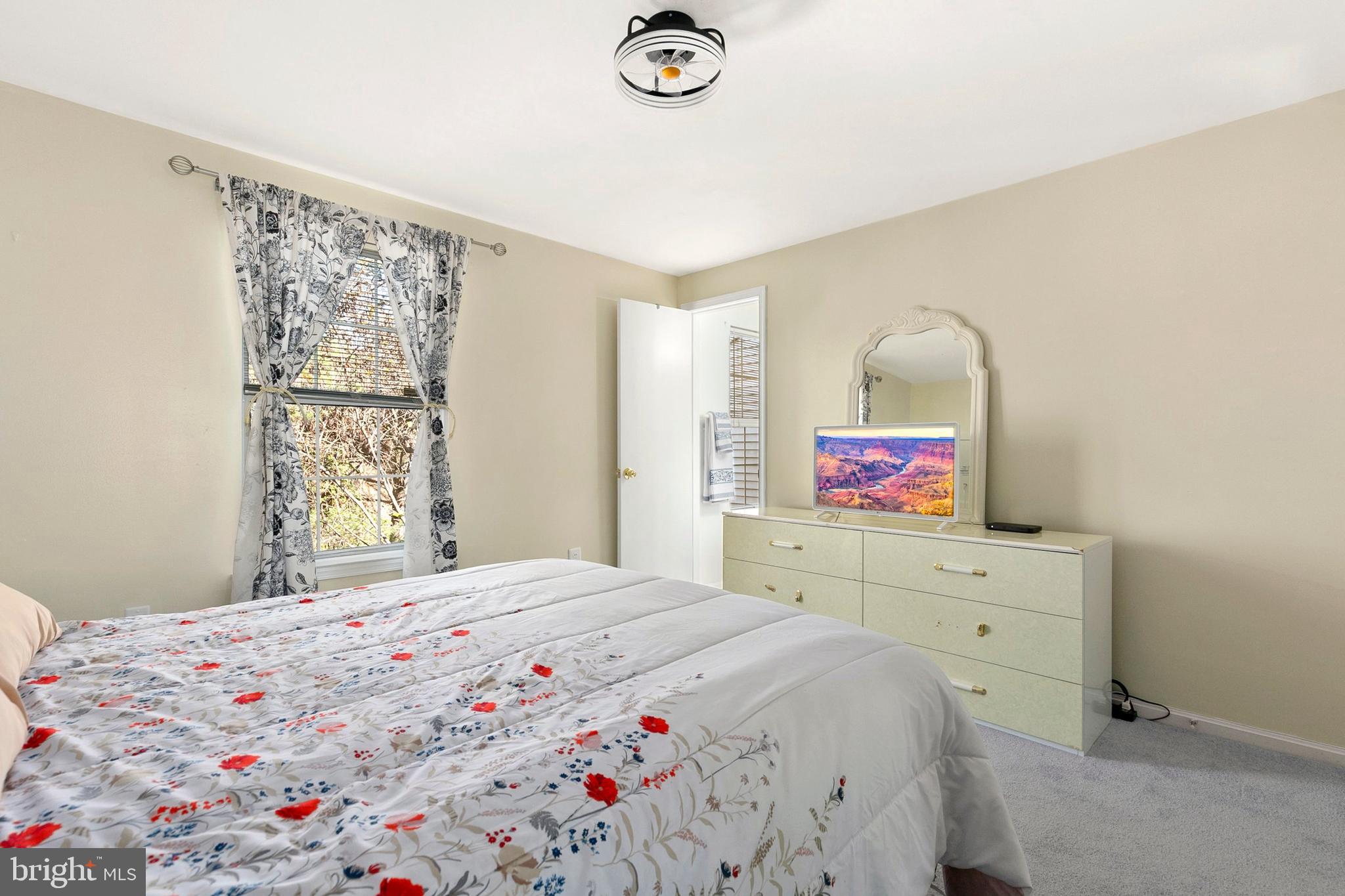 15015 DINSDALE DRIVE