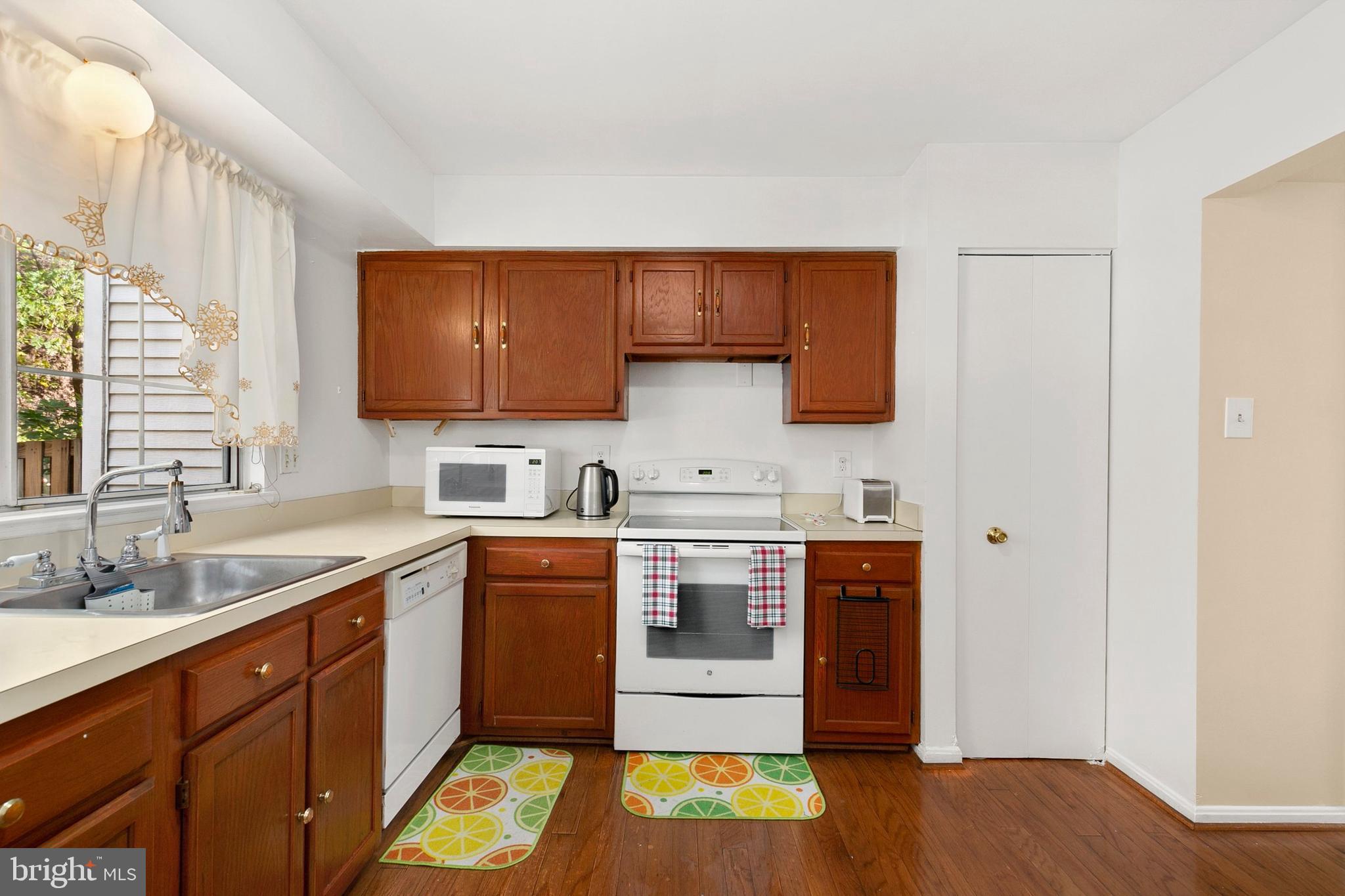 15015 DINSDALE DRIVE