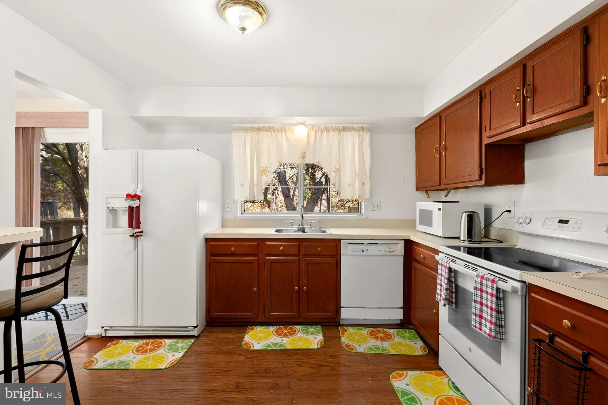 15015 DINSDALE DRIVE