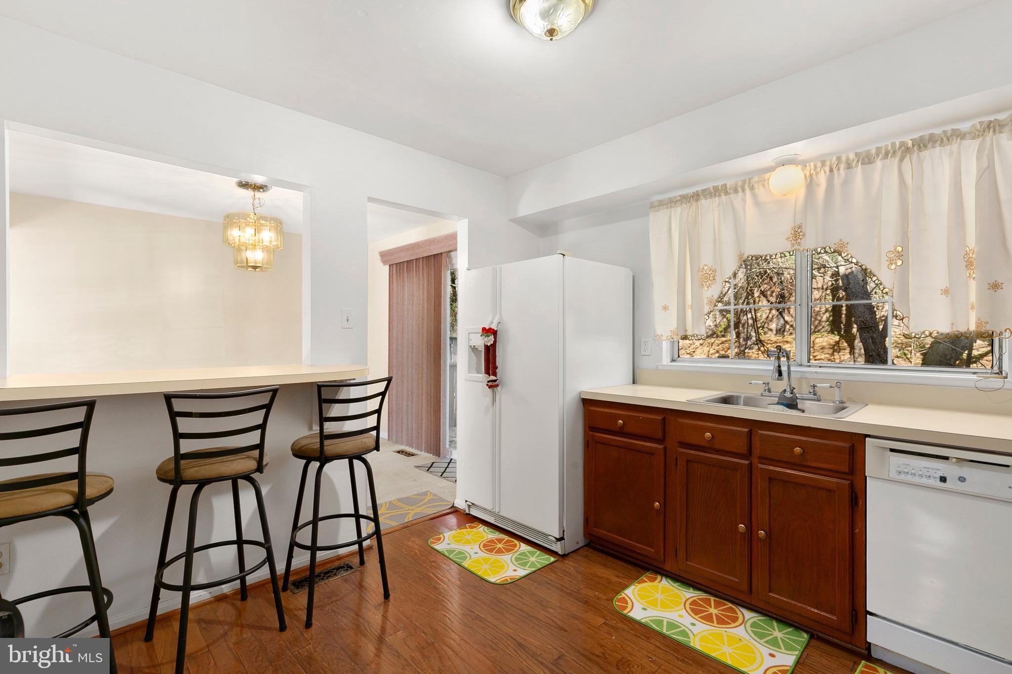 15015 DINSDALE DRIVE