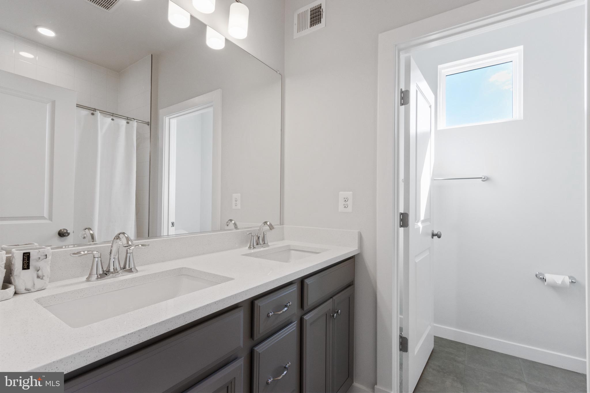 309 SUMMIT POINT BLVD