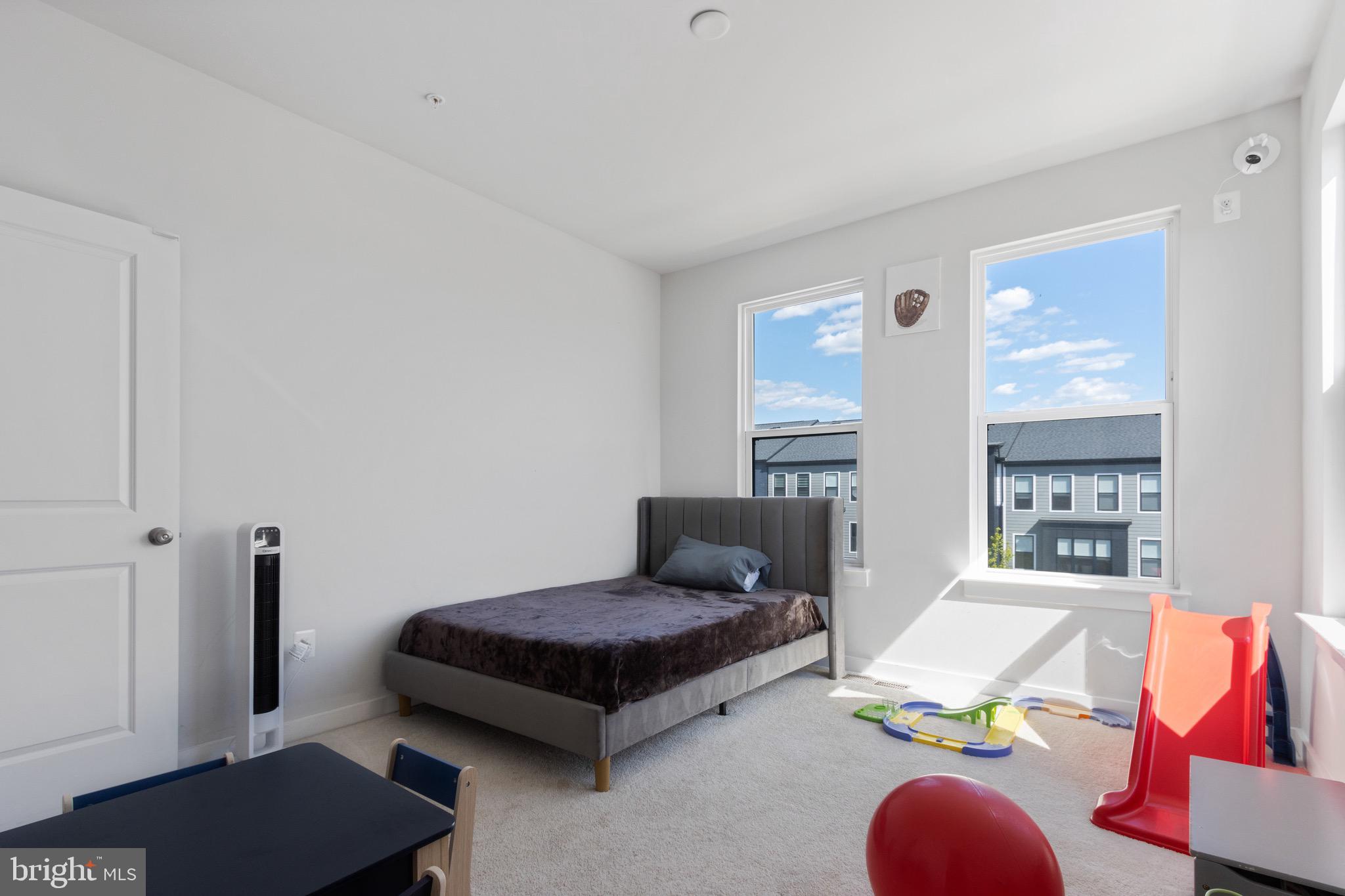 309 SUMMIT POINT BLVD