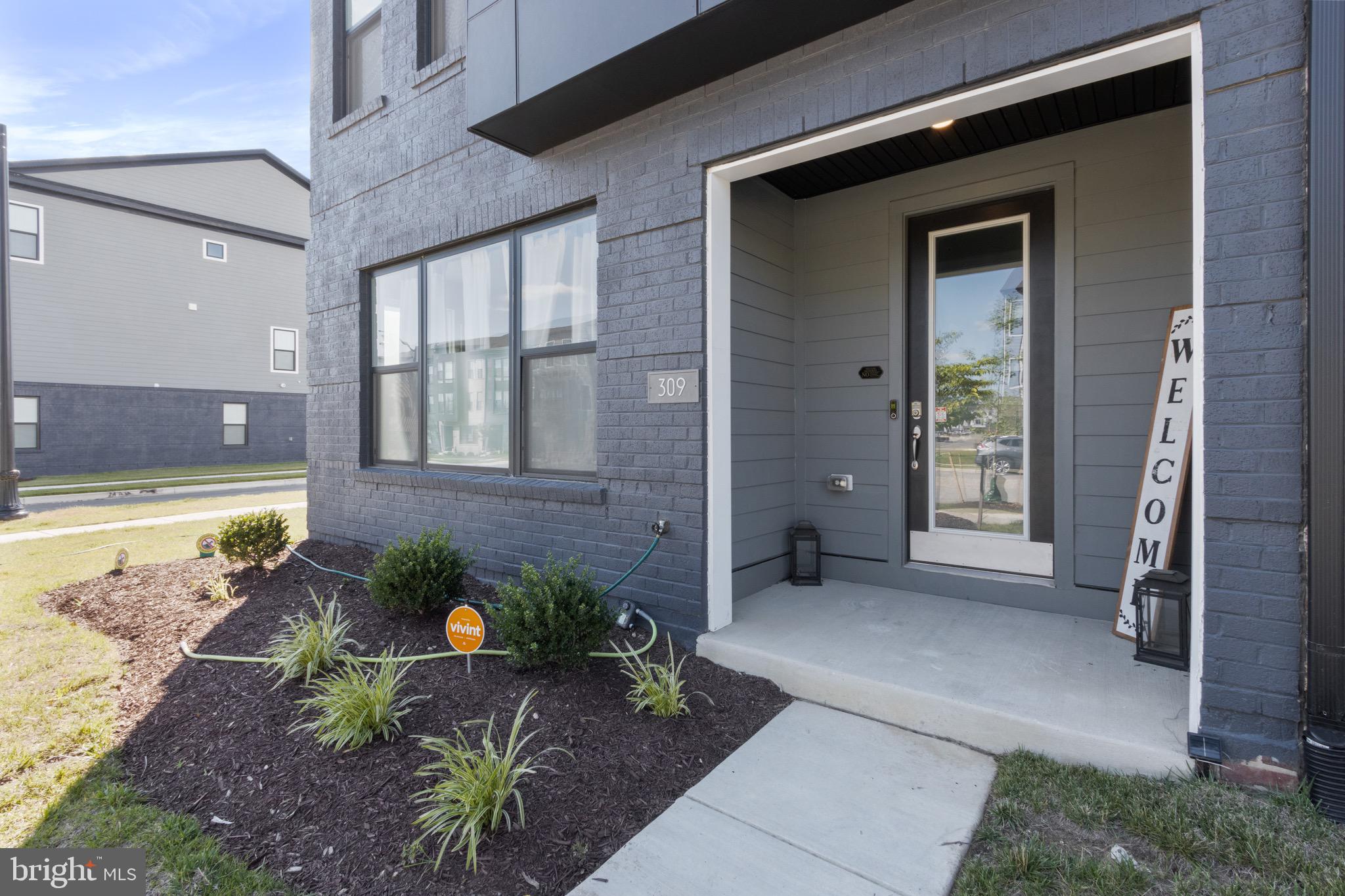 309 SUMMIT POINT BLVD