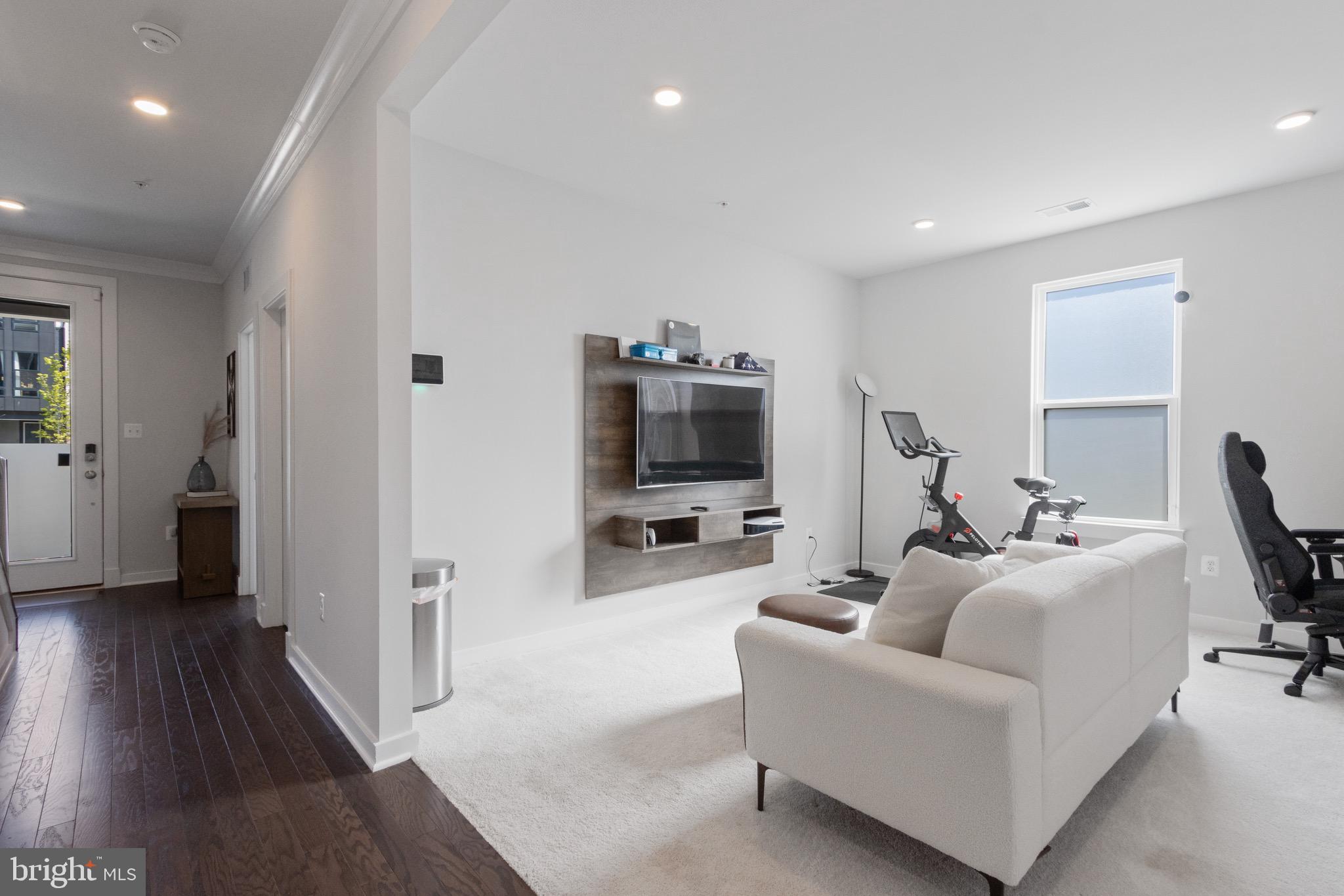 309 SUMMIT POINT BLVD