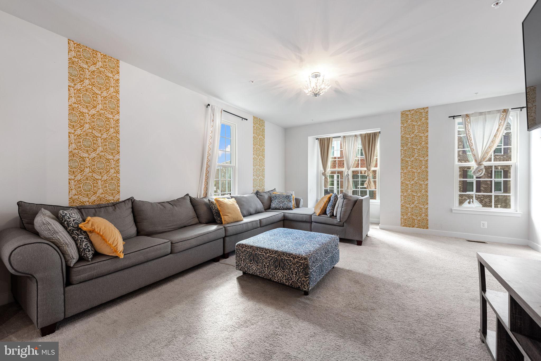 9912 Vista Pointe Dr