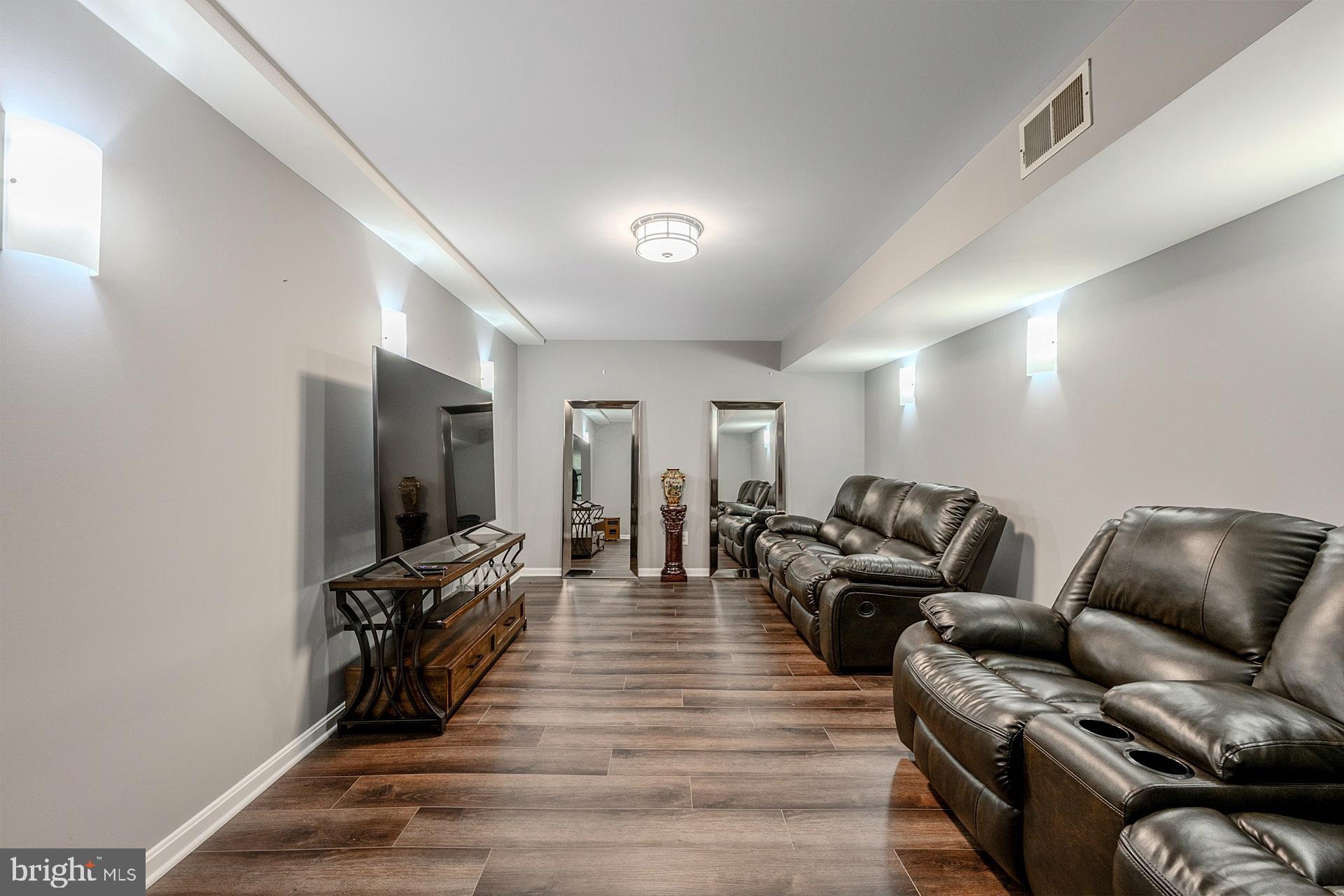 1404 Aragona Blvd