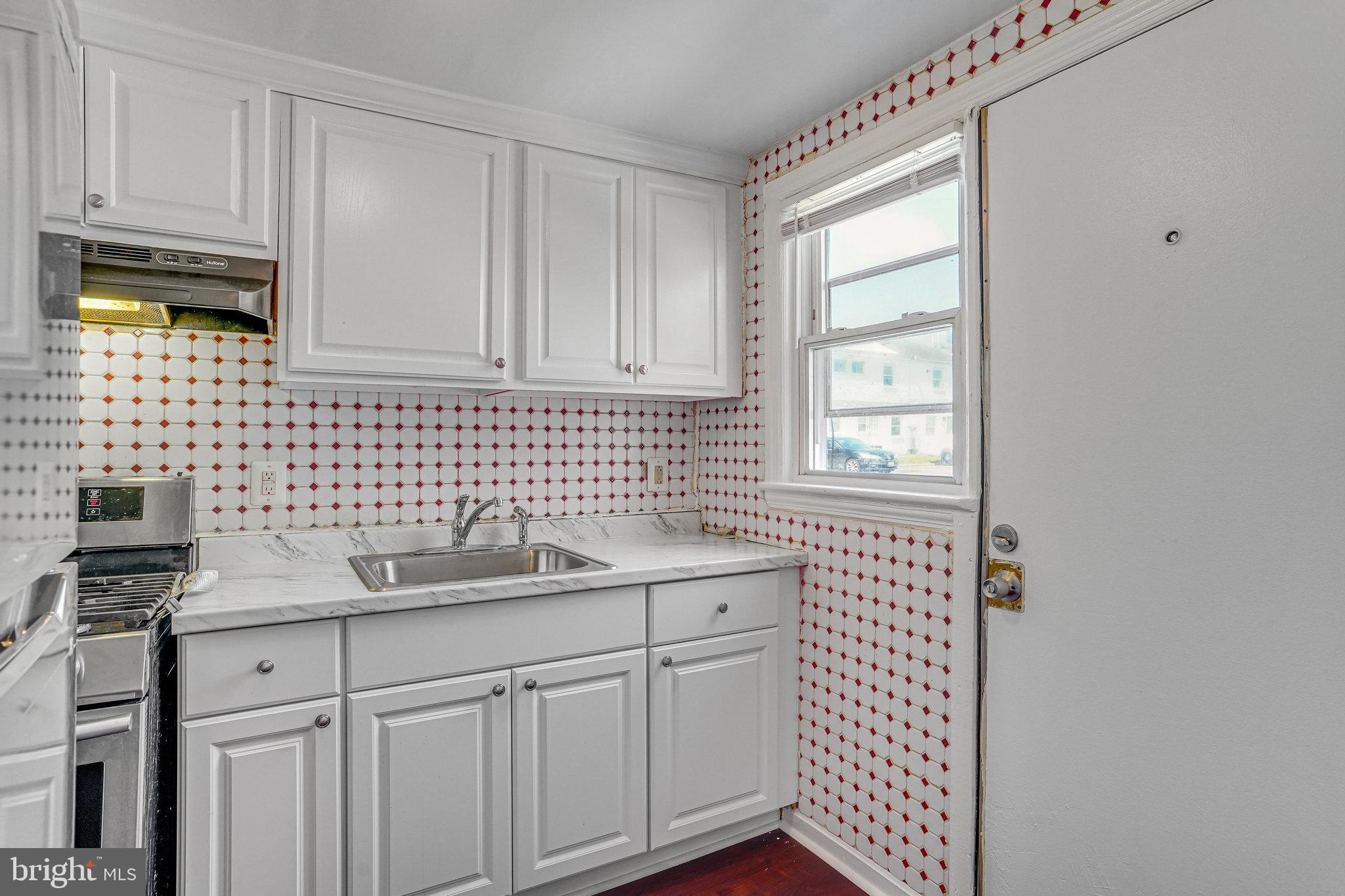 2510 IVERSON STREET 2510