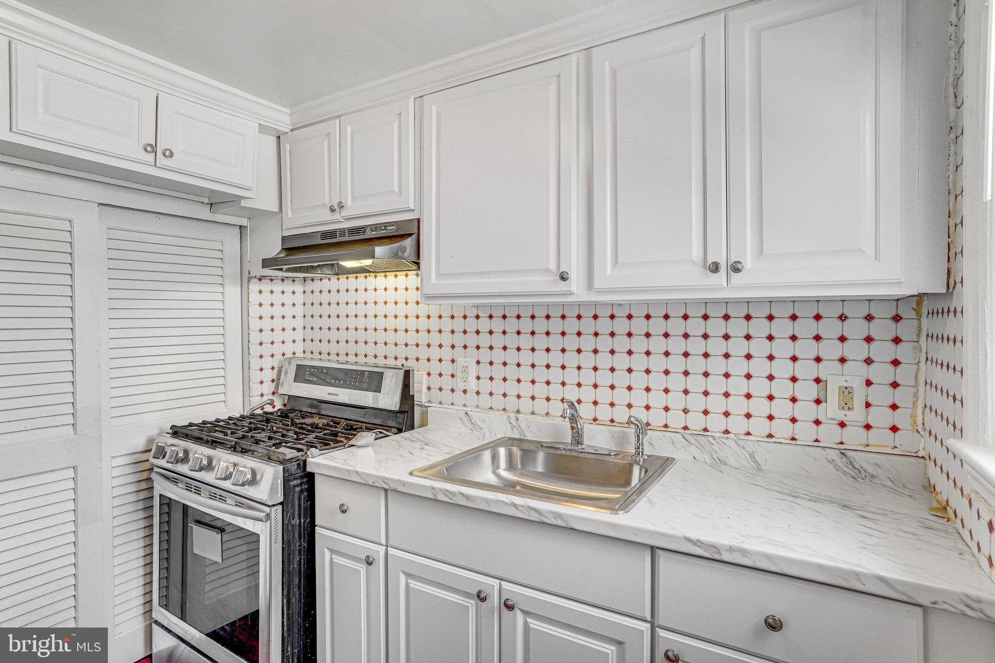 2510 IVERSON STREET 2510