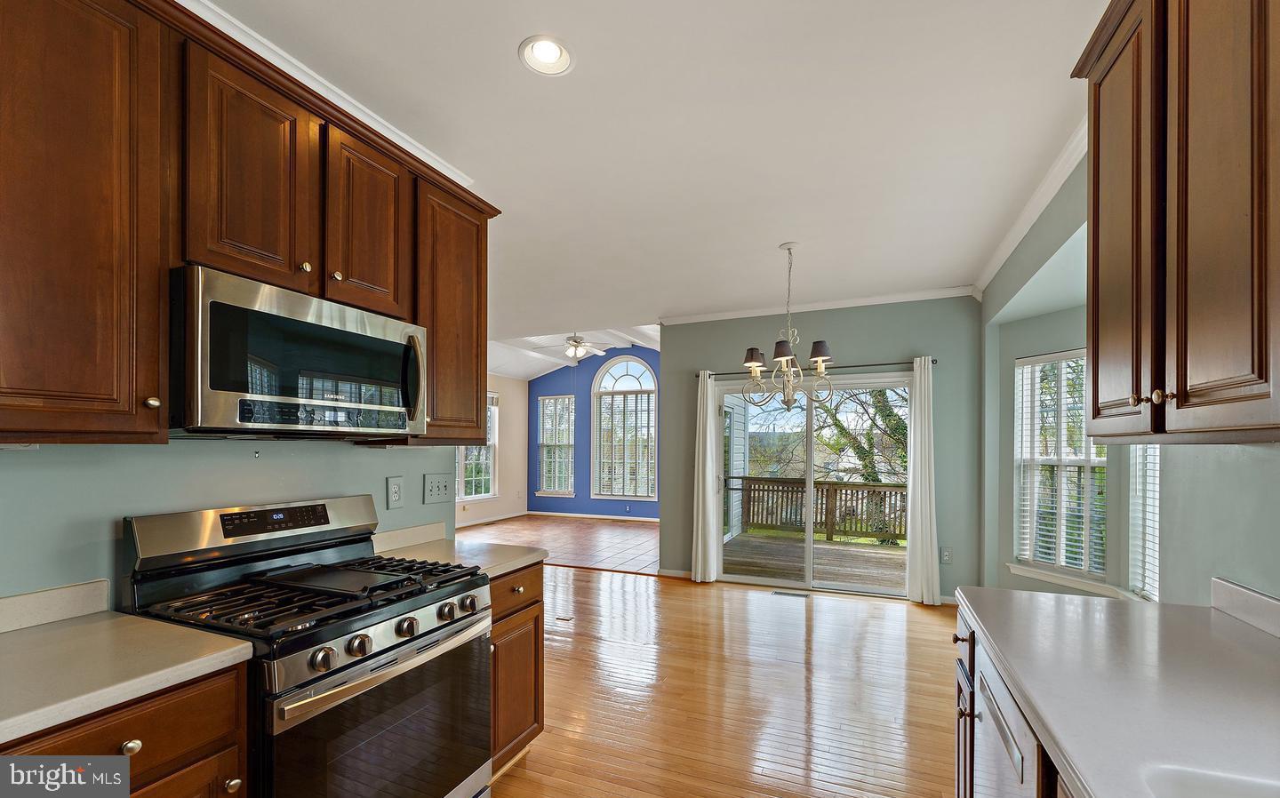 575 HUNTERS RD