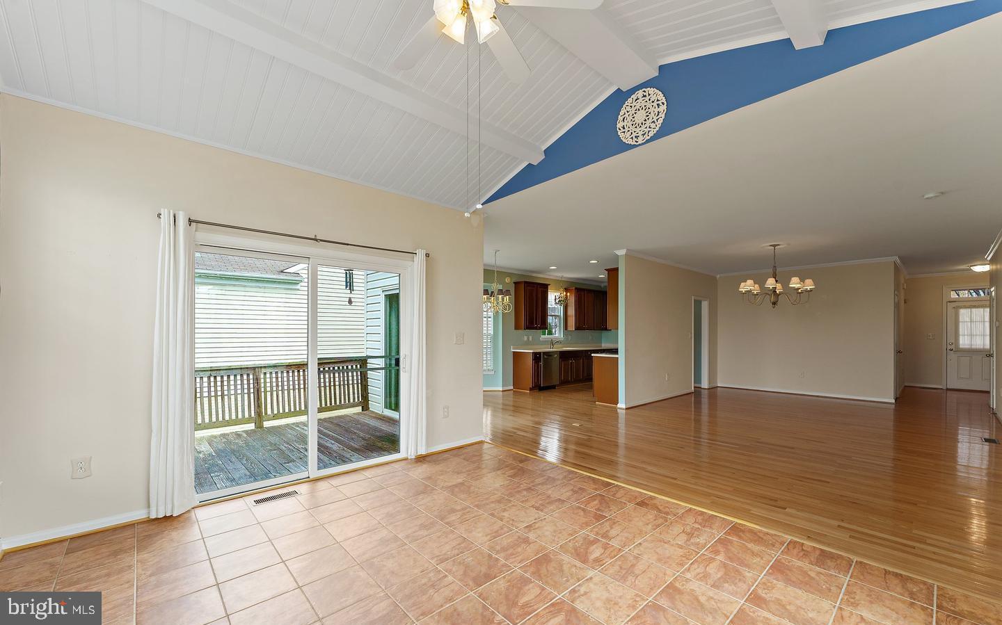 575 HUNTERS RD