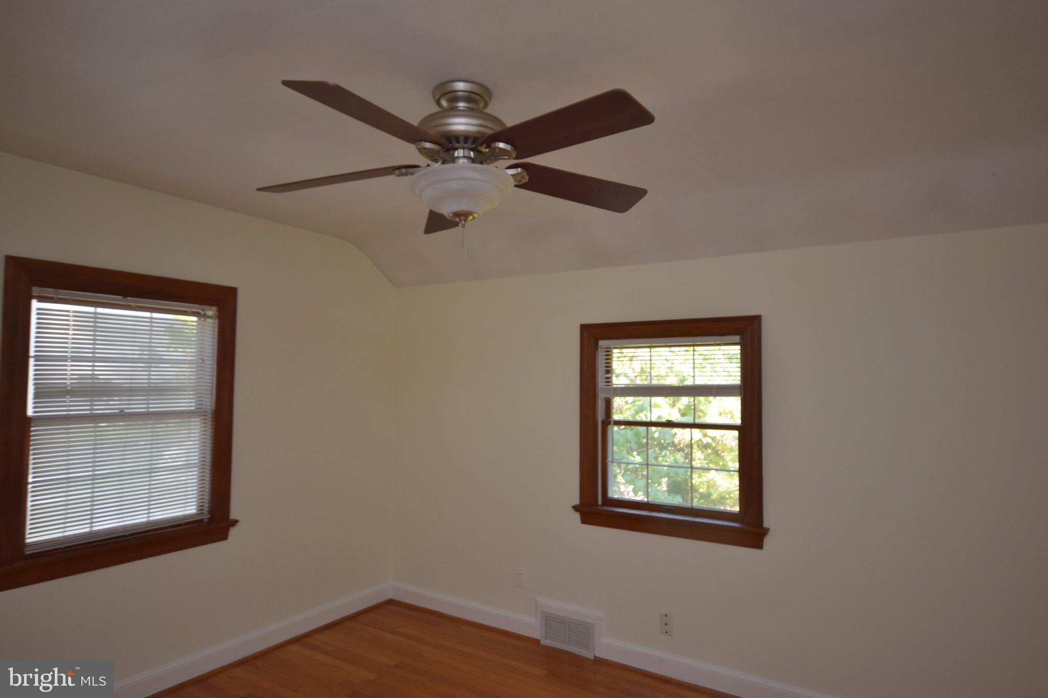 116 W Cameron Rd