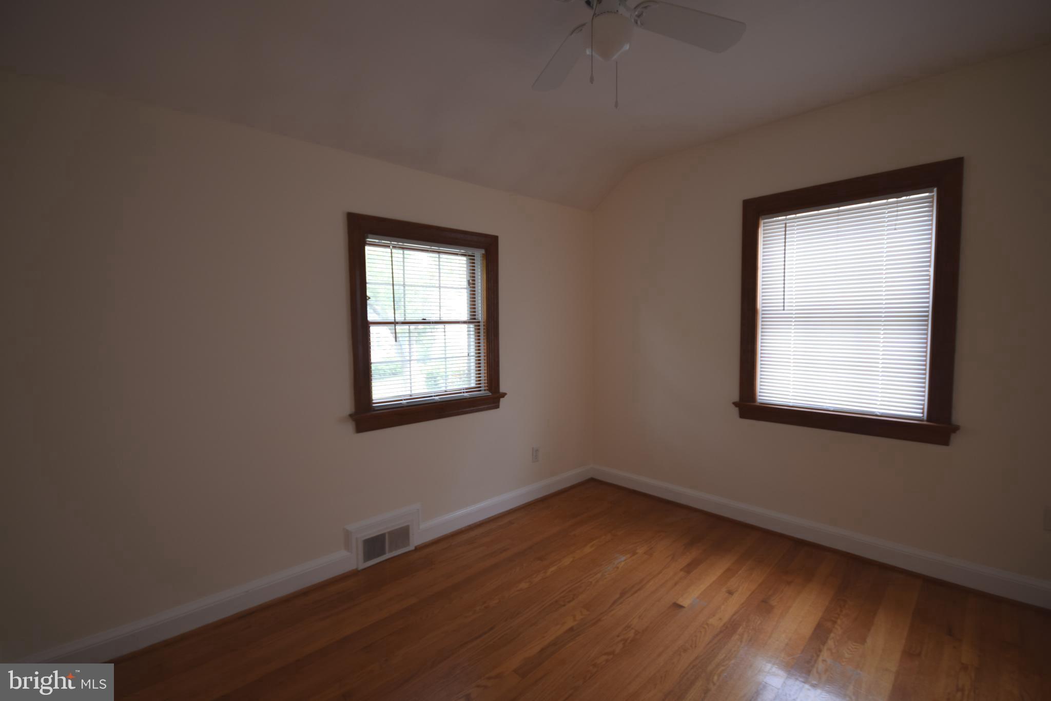 116 W Cameron Rd