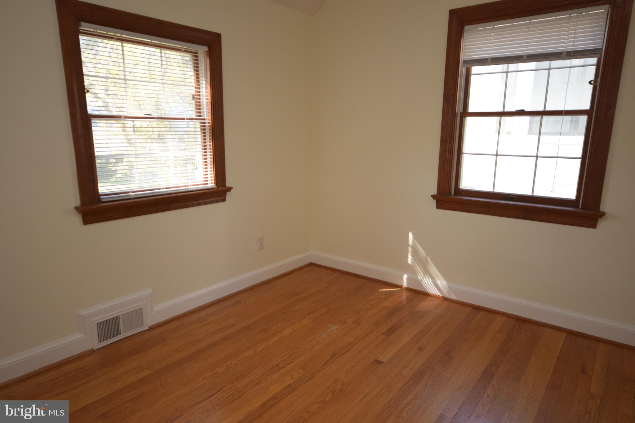 116 W Cameron Rd
