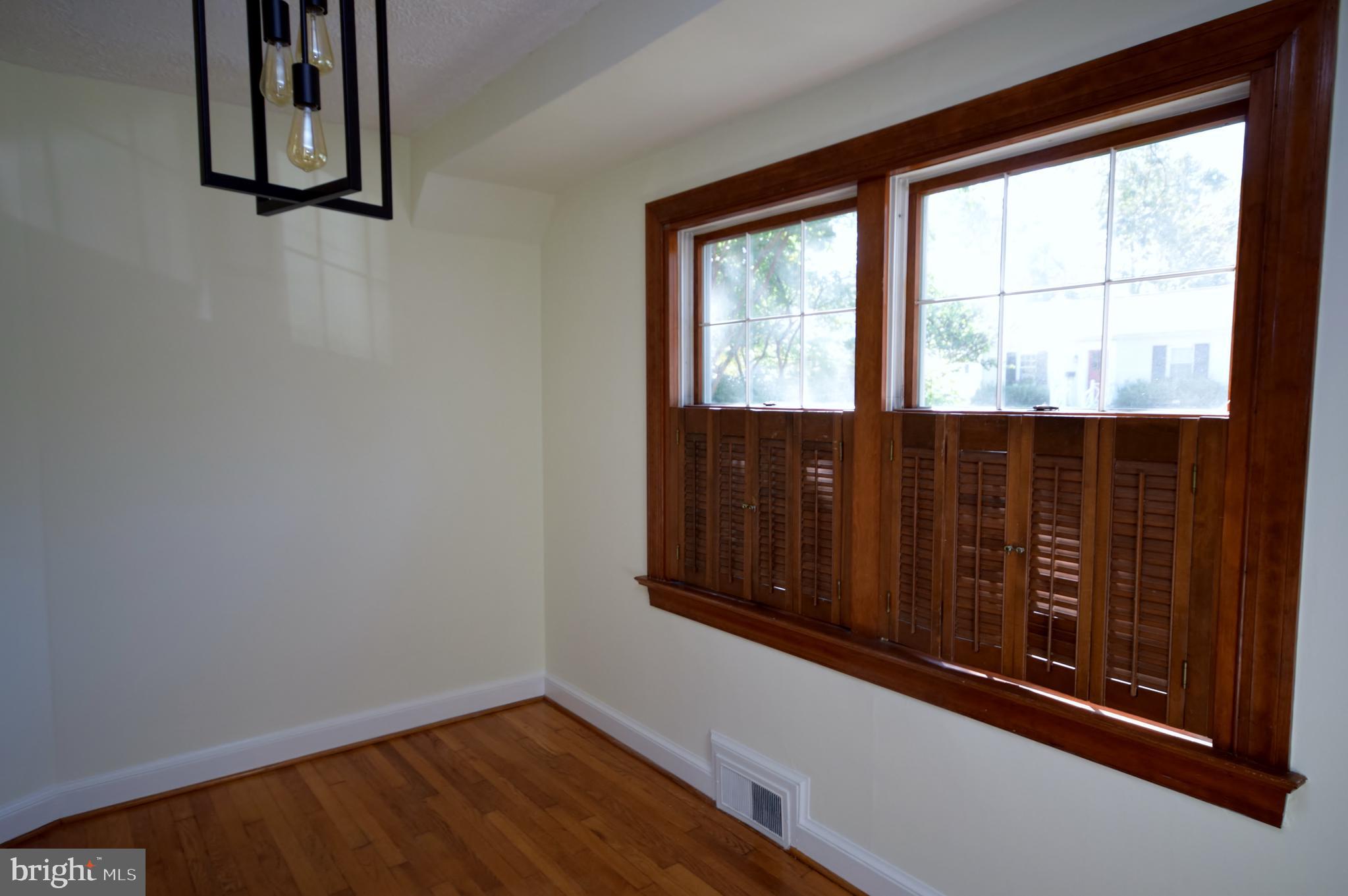 116 W Cameron Rd