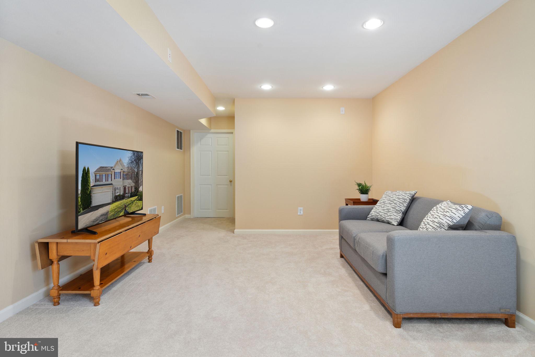 257 Hidden Creek Ln
