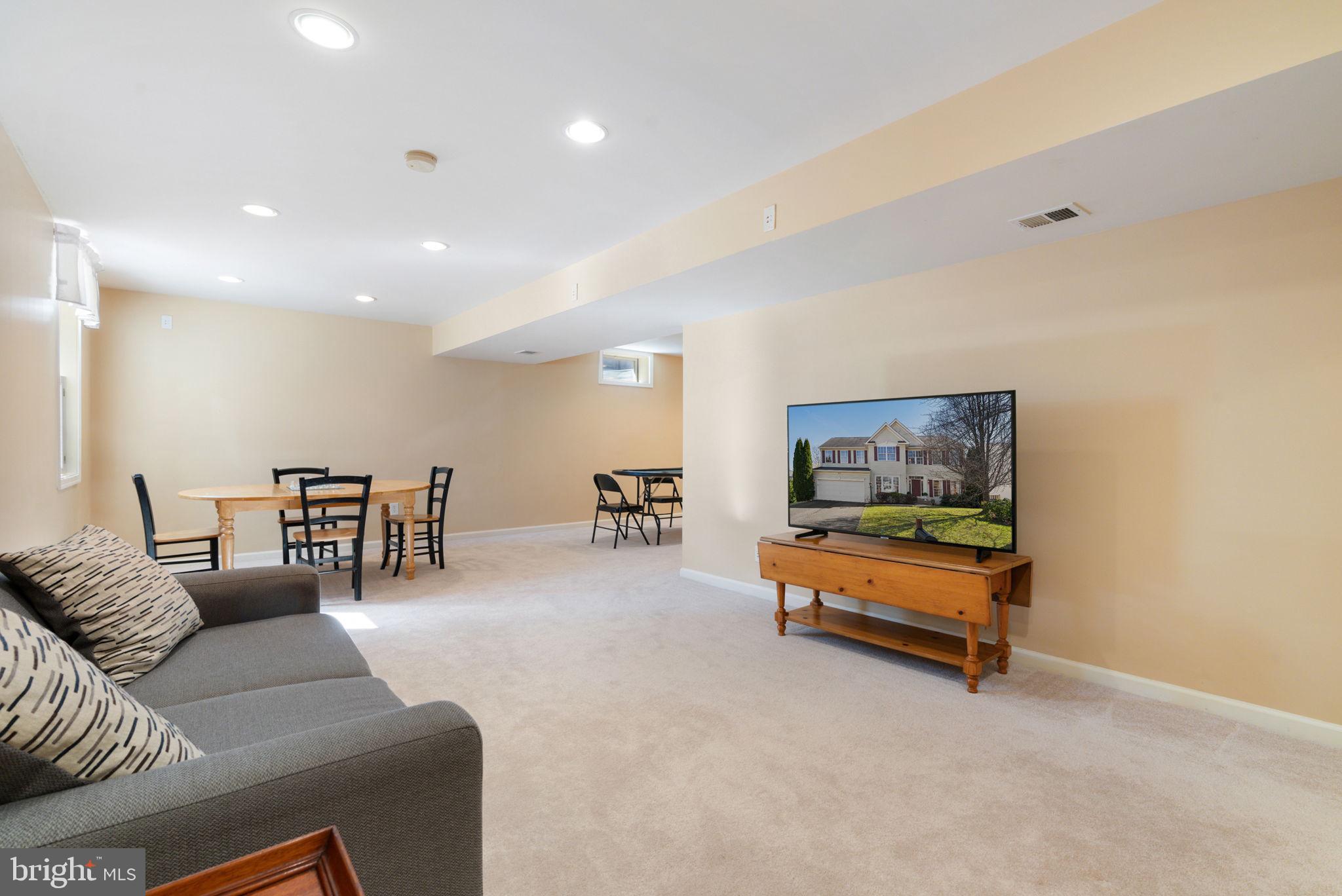 257 Hidden Creek Ln