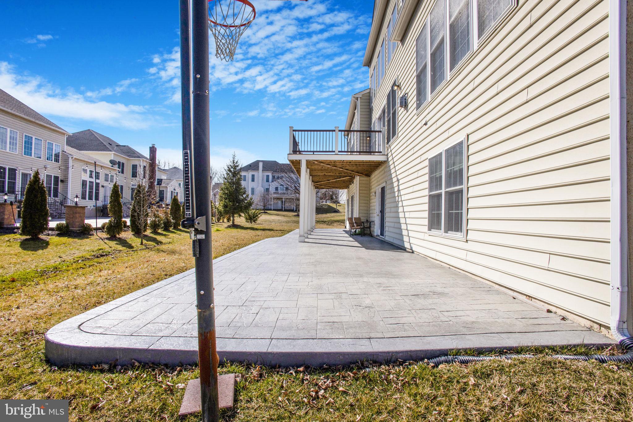 8917 Rhododendron Cir